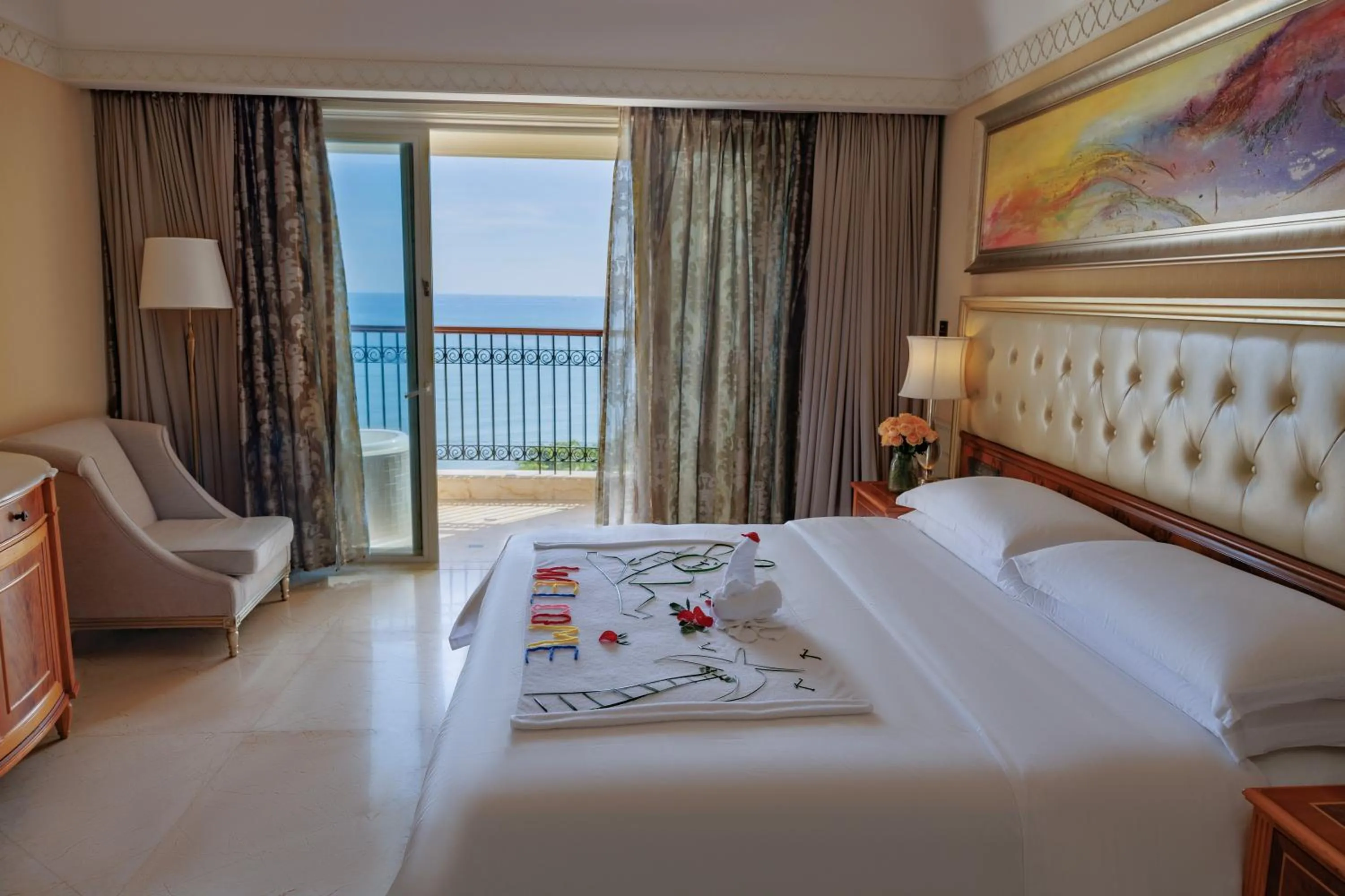 Bed in Crowne Plaza Resort Sanya Bay by IHG