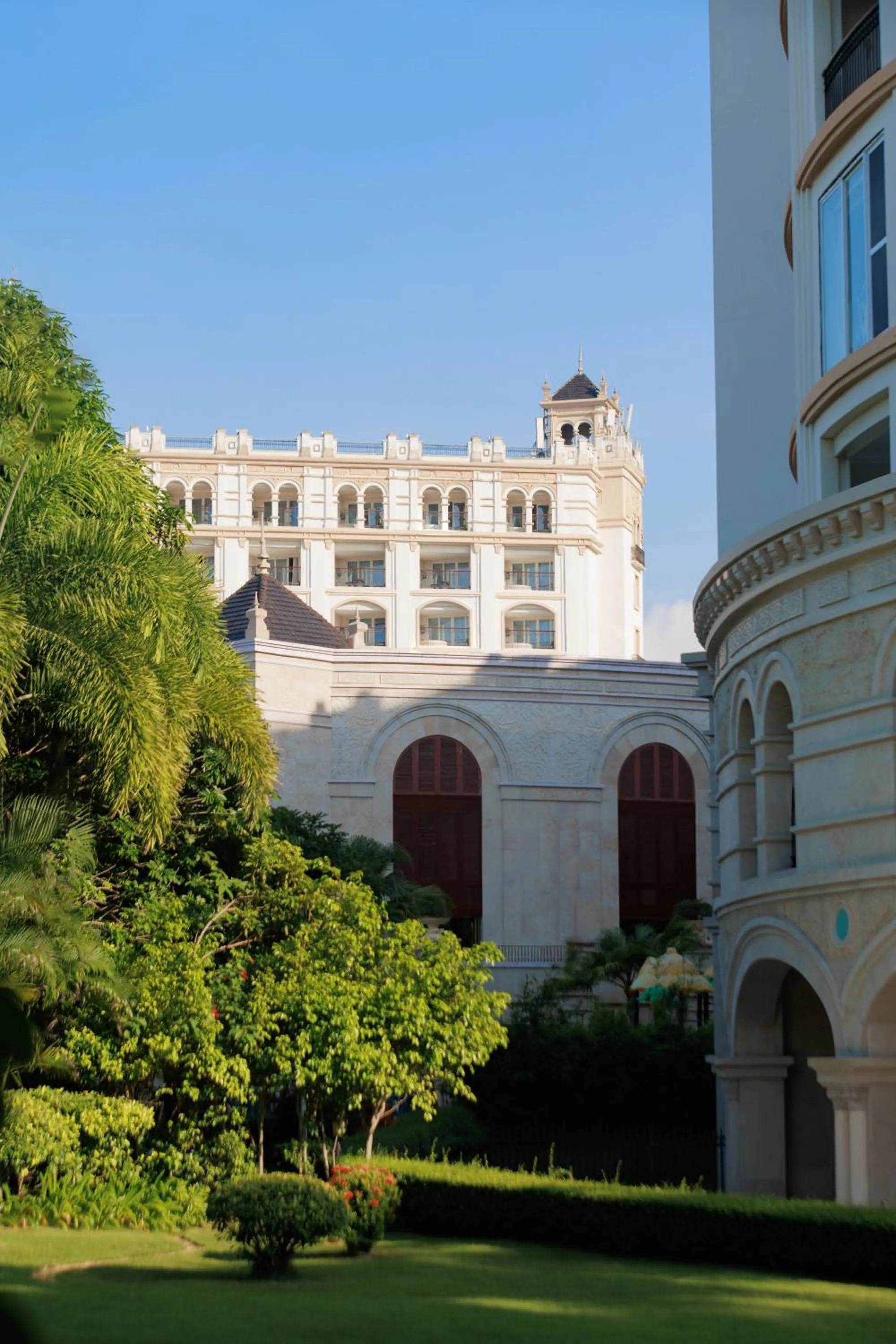 Property building in Crowne Plaza Resort Sanya Bay by IHG