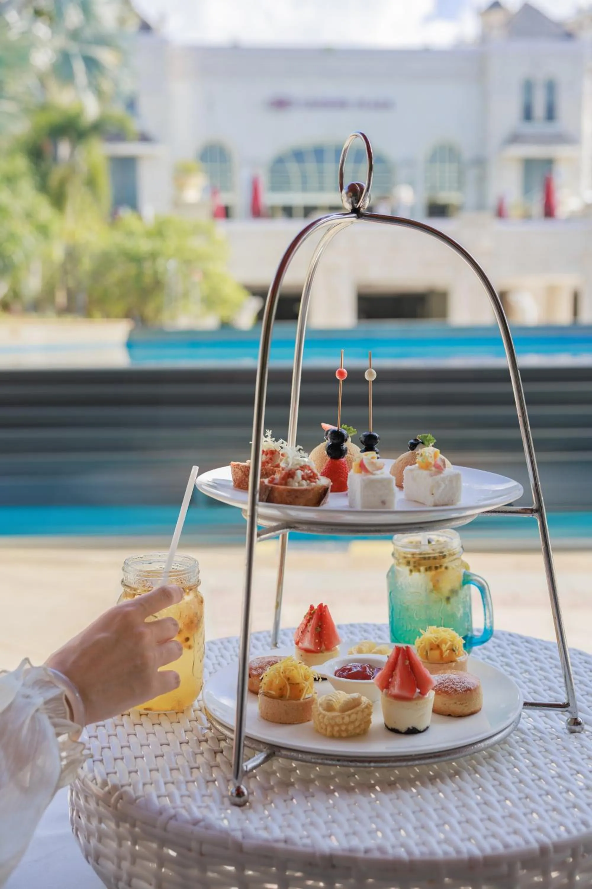 Food and drinks in Crowne Plaza Resort Sanya Bay by IHG