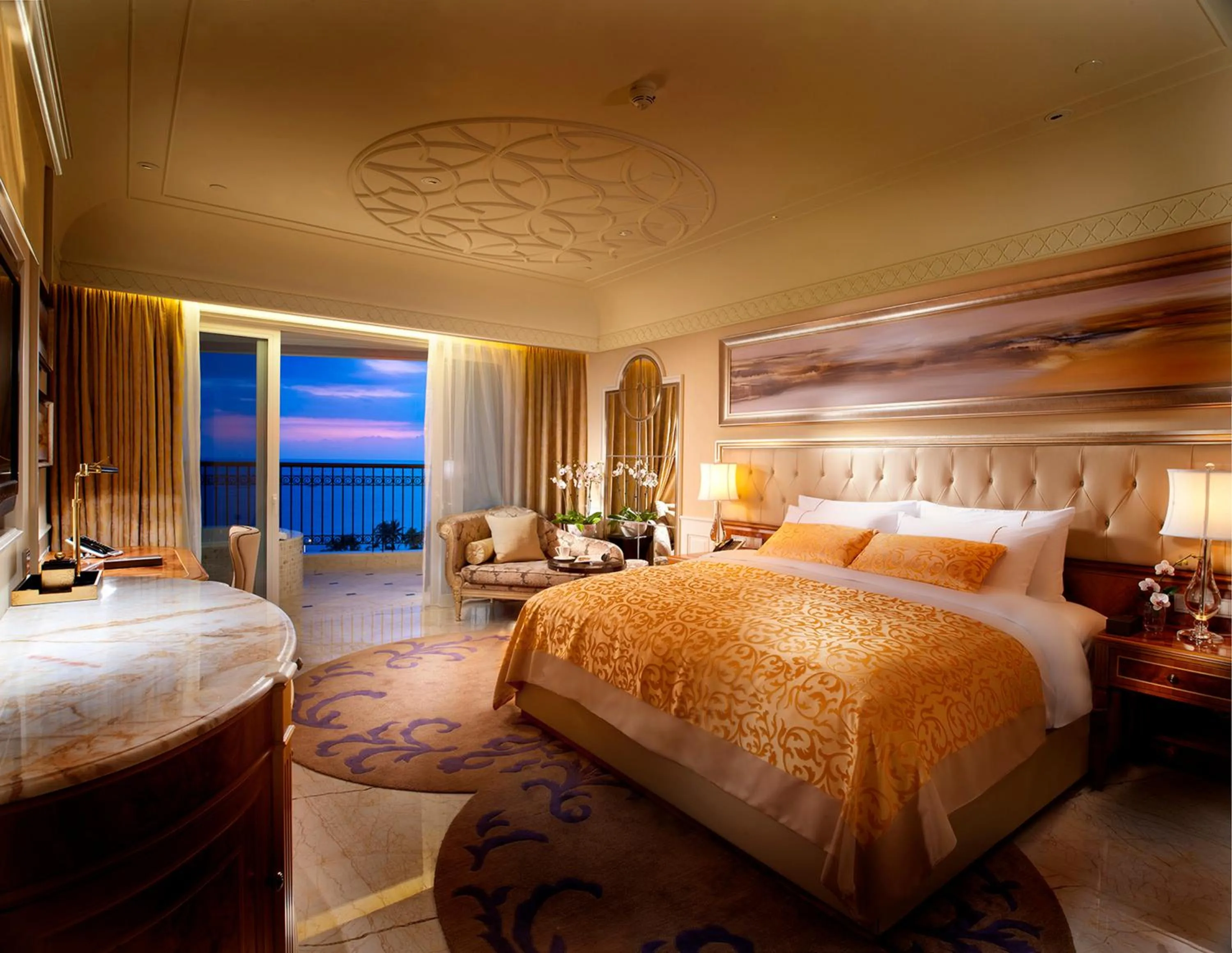 Photo of the whole room, Bed in Crowne Plaza Resort Sanya Bay by IHG