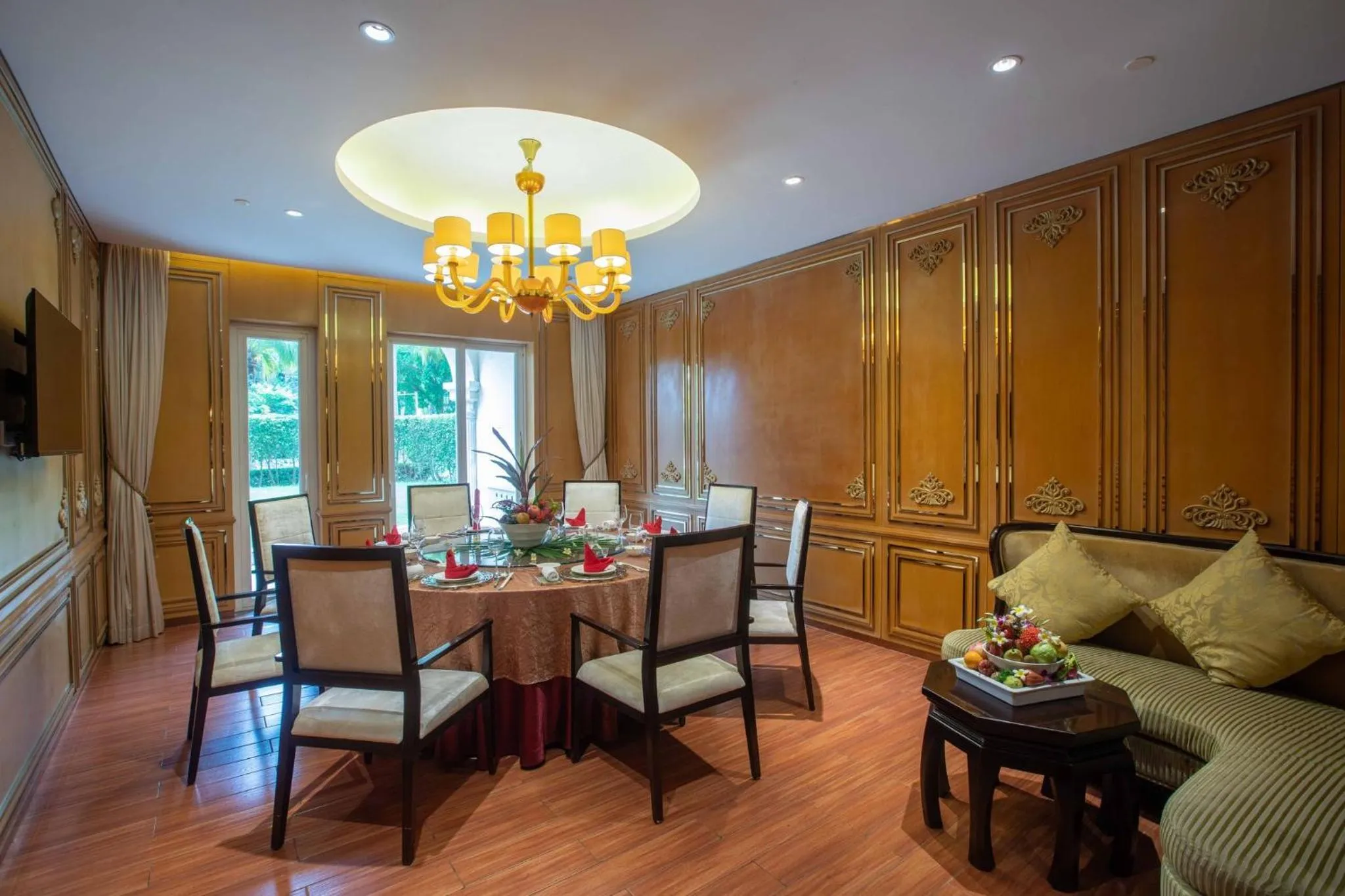 Restaurant/places to eat in Crowne Plaza Resort Sanya Bay by IHG