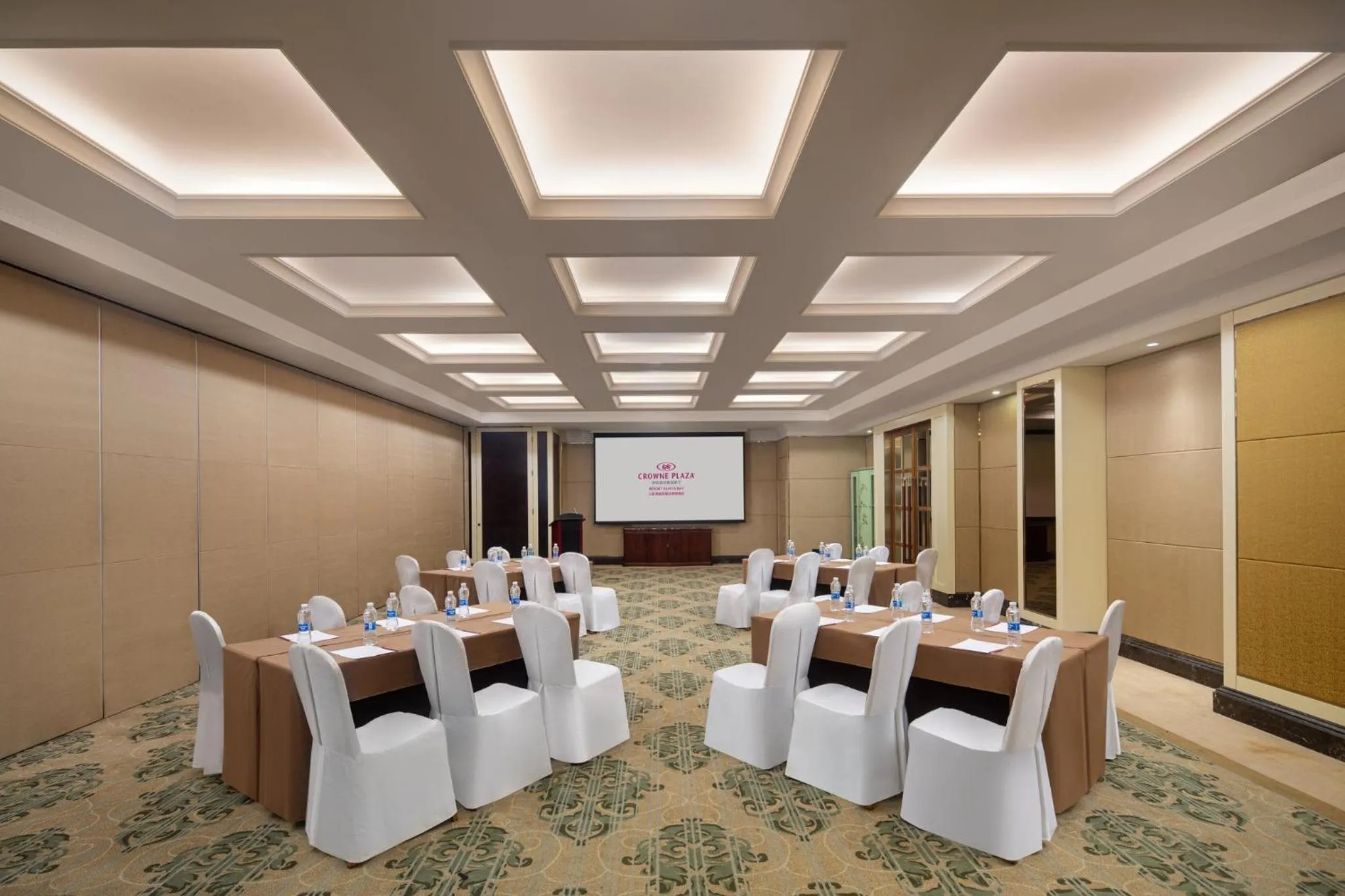 Meeting/conference room in Crowne Plaza Resort Sanya Bay by IHG
