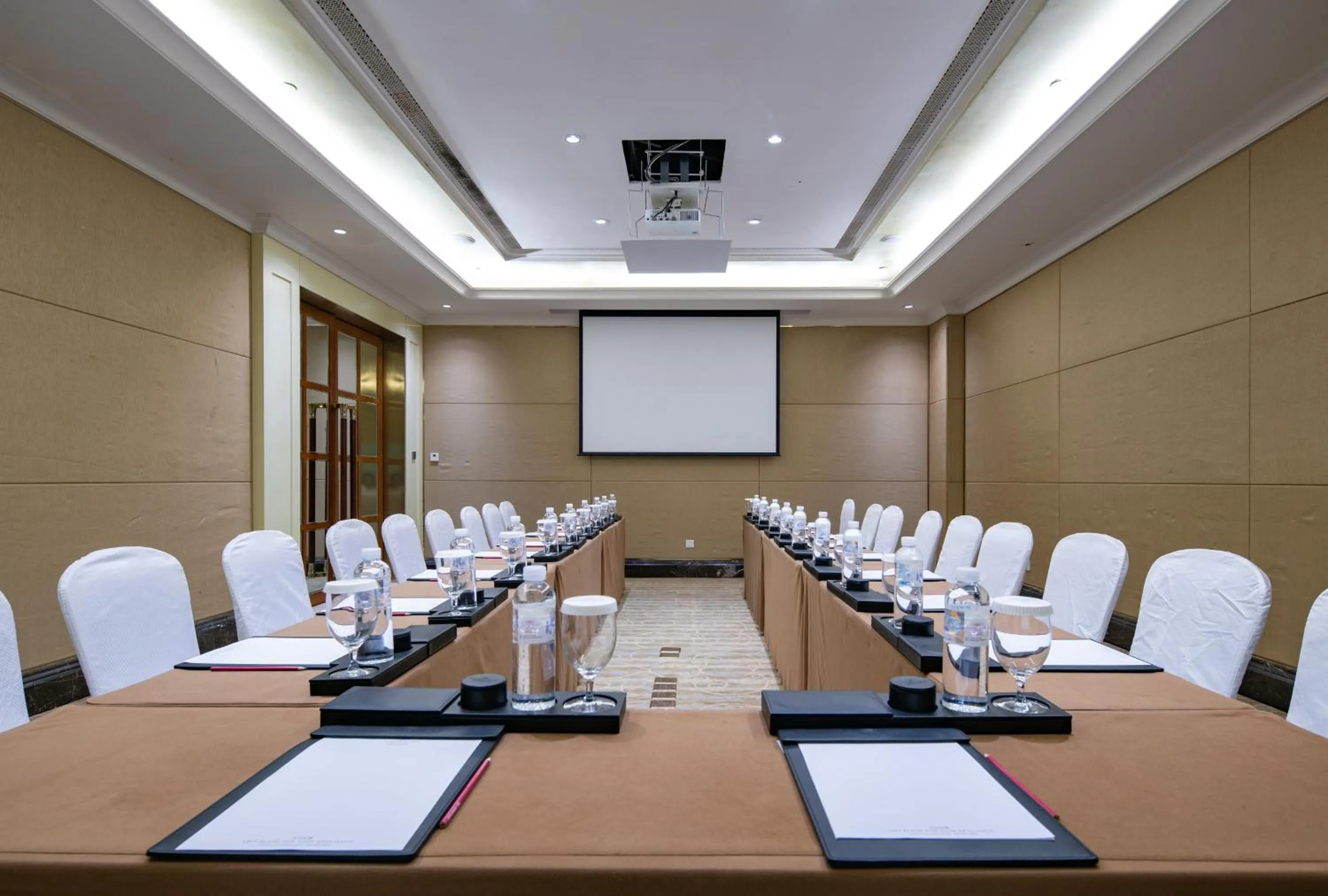 Meeting/conference room in Crowne Plaza Resort Sanya Bay by IHG