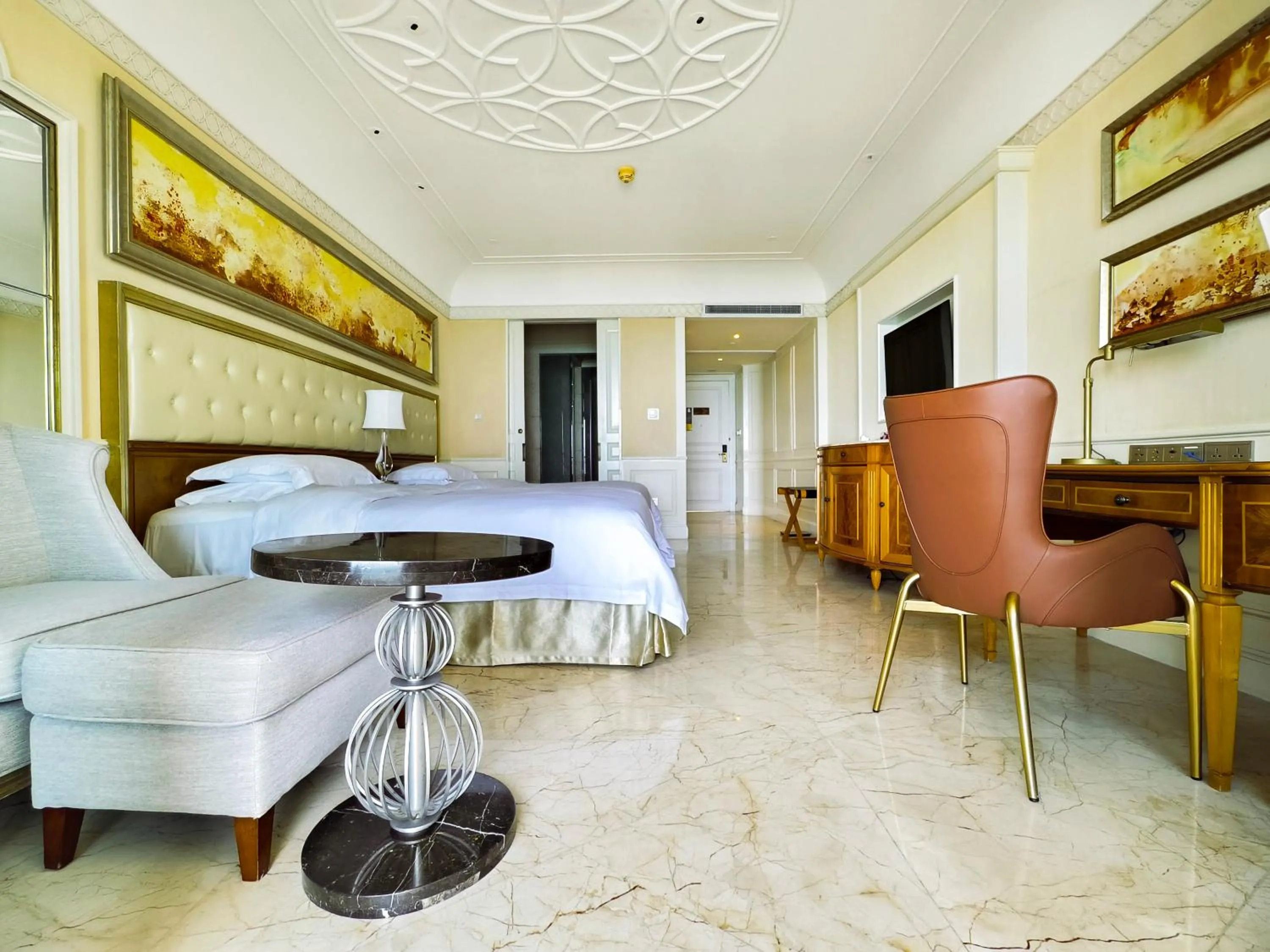 Bedroom, Bed in Crowne Plaza Resort Sanya Bay by IHG