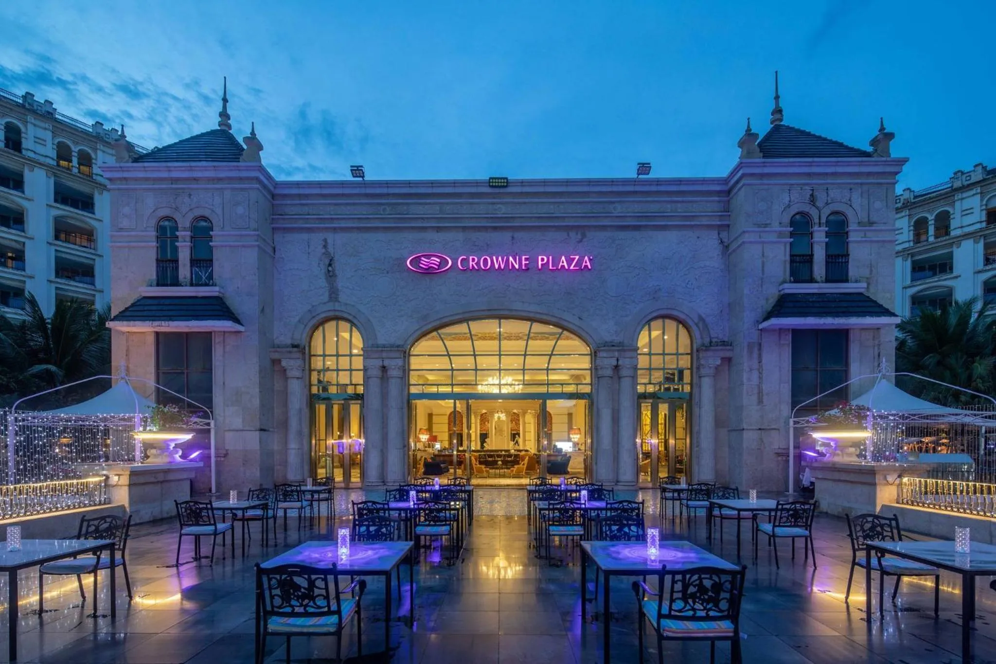 Property building in Crowne Plaza Resort Sanya Bay by IHG