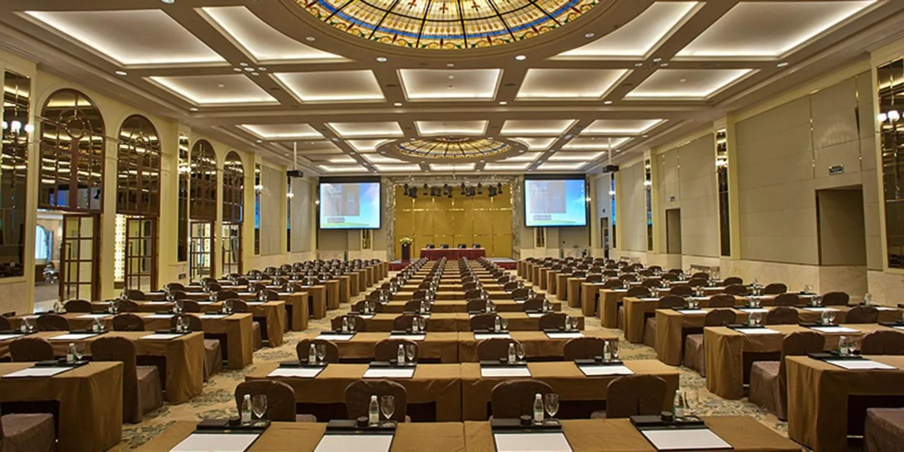 Meeting/conference room in Crowne Plaza Resort Sanya Bay by IHG