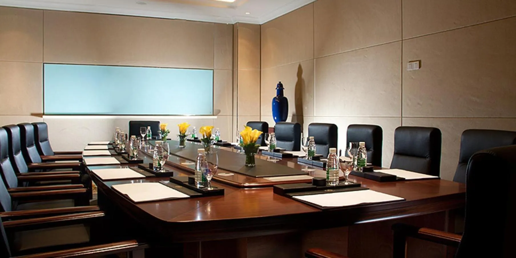 Meeting/conference room in Crowne Plaza Resort Sanya Bay by IHG