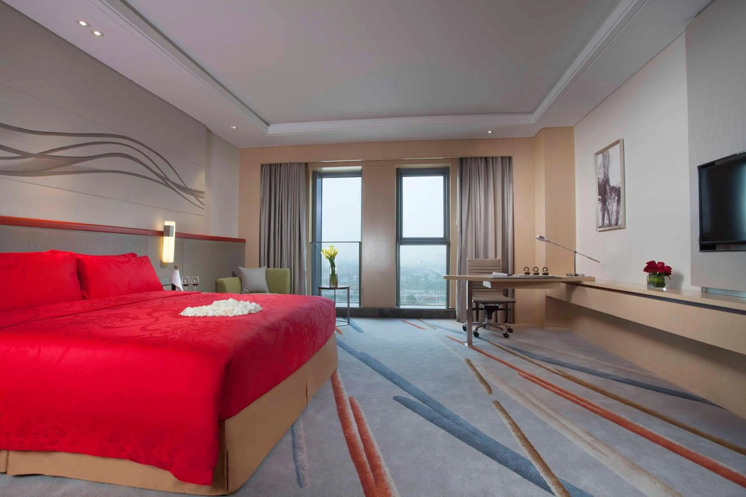 Photo of the whole room, Bed in Holiday Inn Suzhou Huirong Plaza by IHG