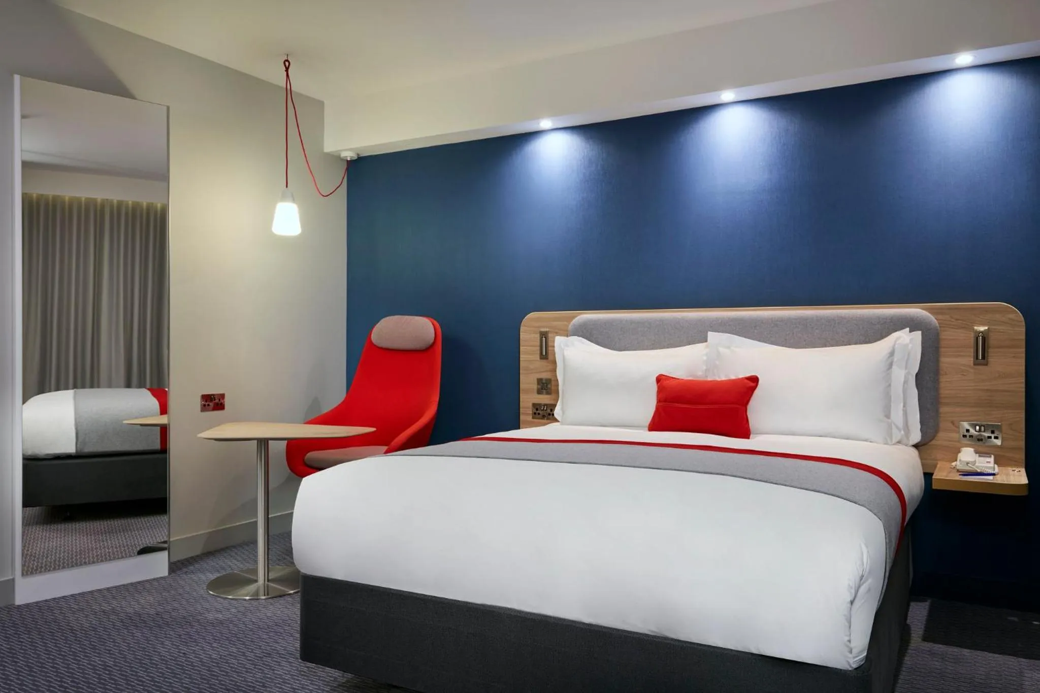 Photo of the whole room, Bed in Holiday Inn Express Dublin City Centre by IHG