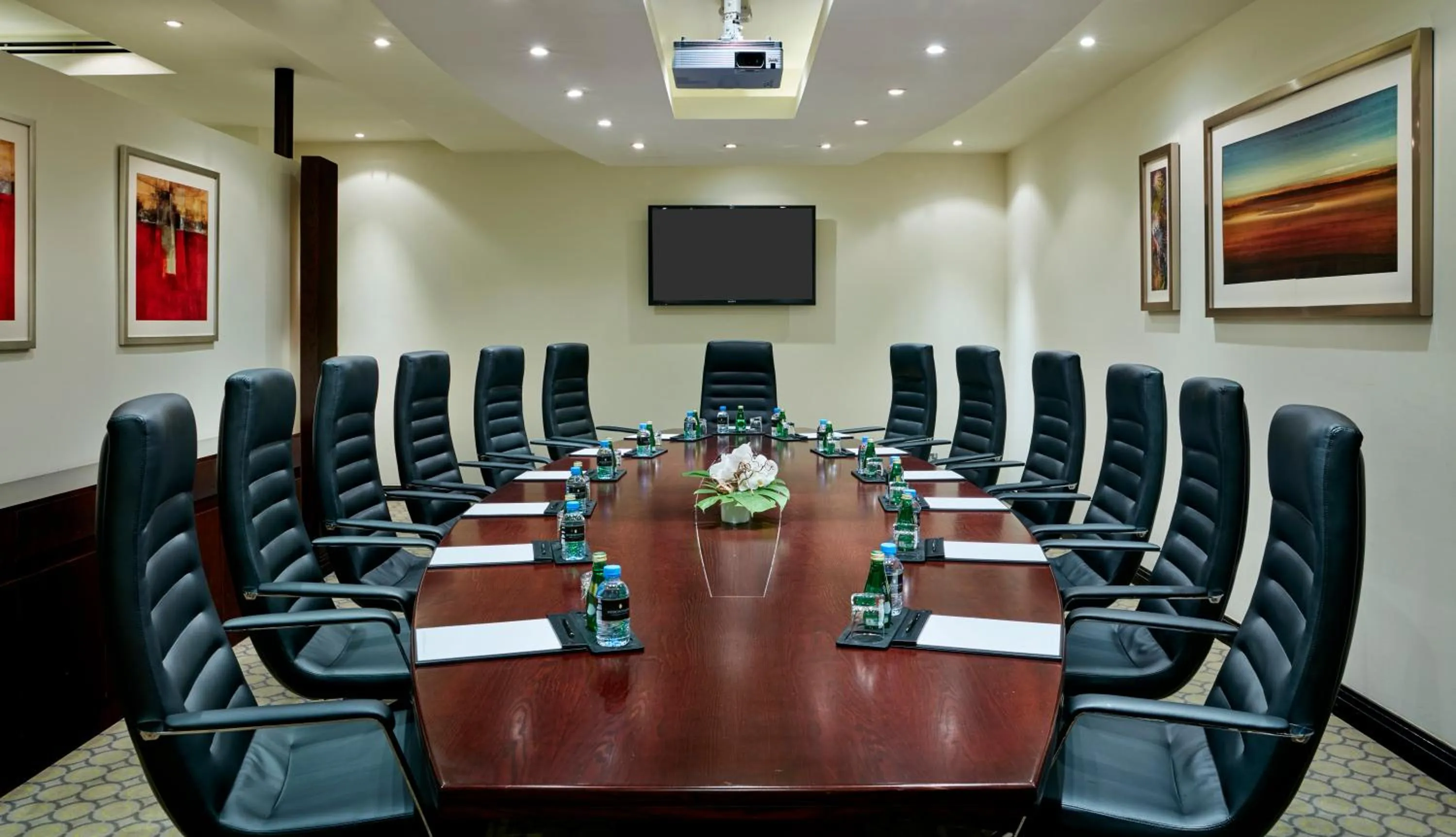 Meeting/conference room in InterContinental Hotels Doha Residences