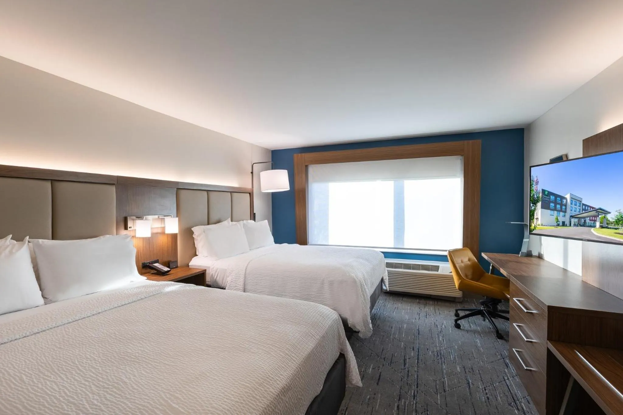 Photo of the whole room, Bed in Holiday Inn Express & Suites Greenwood Mall by IHG