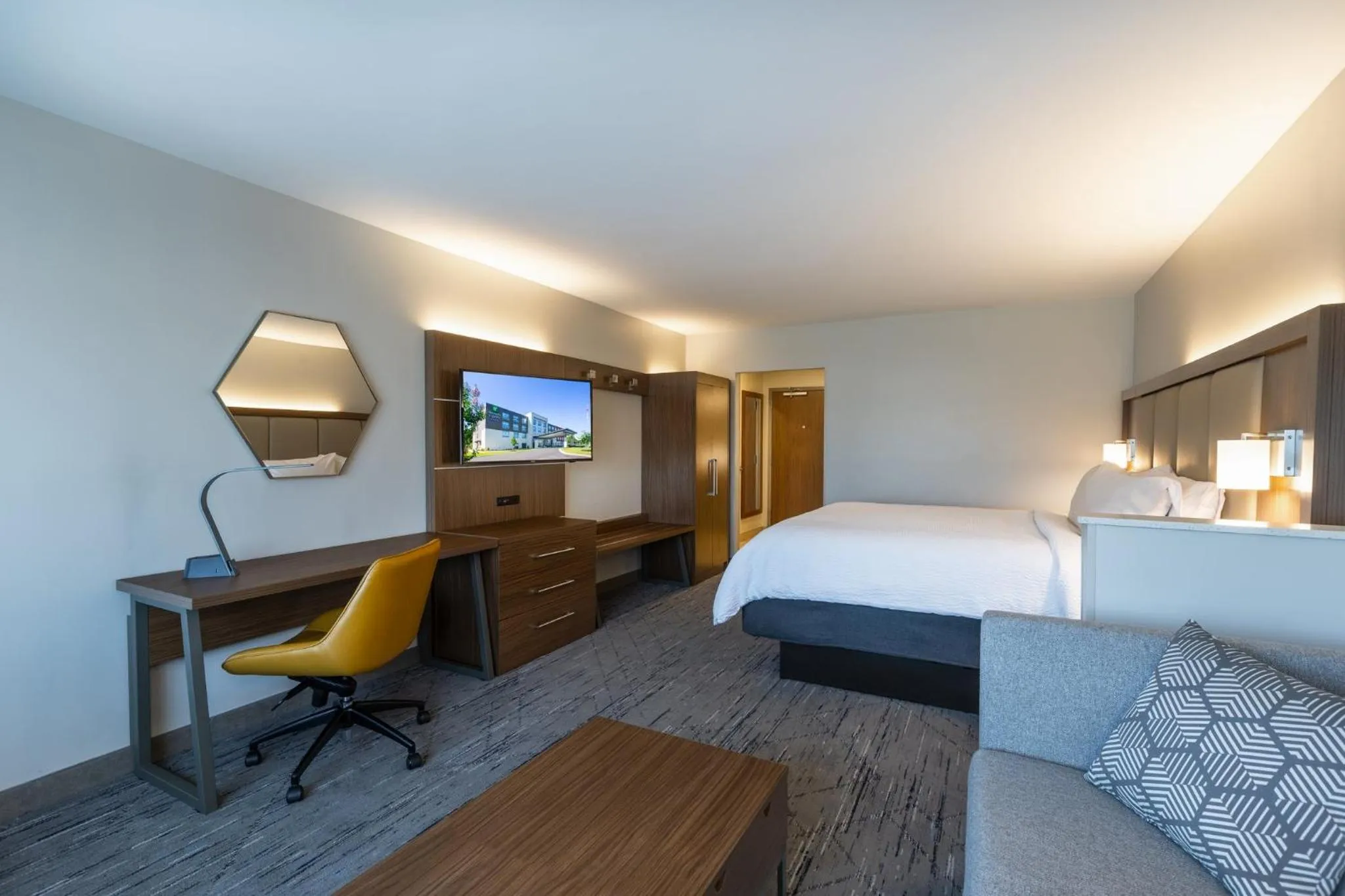 Photo of the whole room, Bed in Holiday Inn Express & Suites Greenwood Mall by IHG