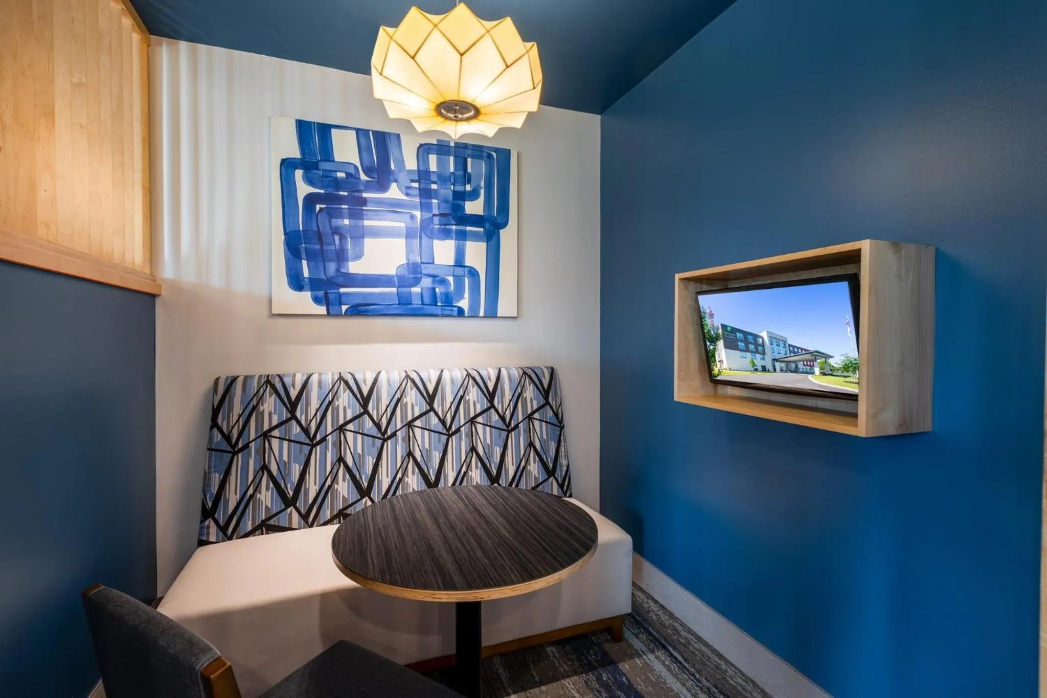 Breakfast in Holiday Inn Express & Suites Greenwood Mall by IHG