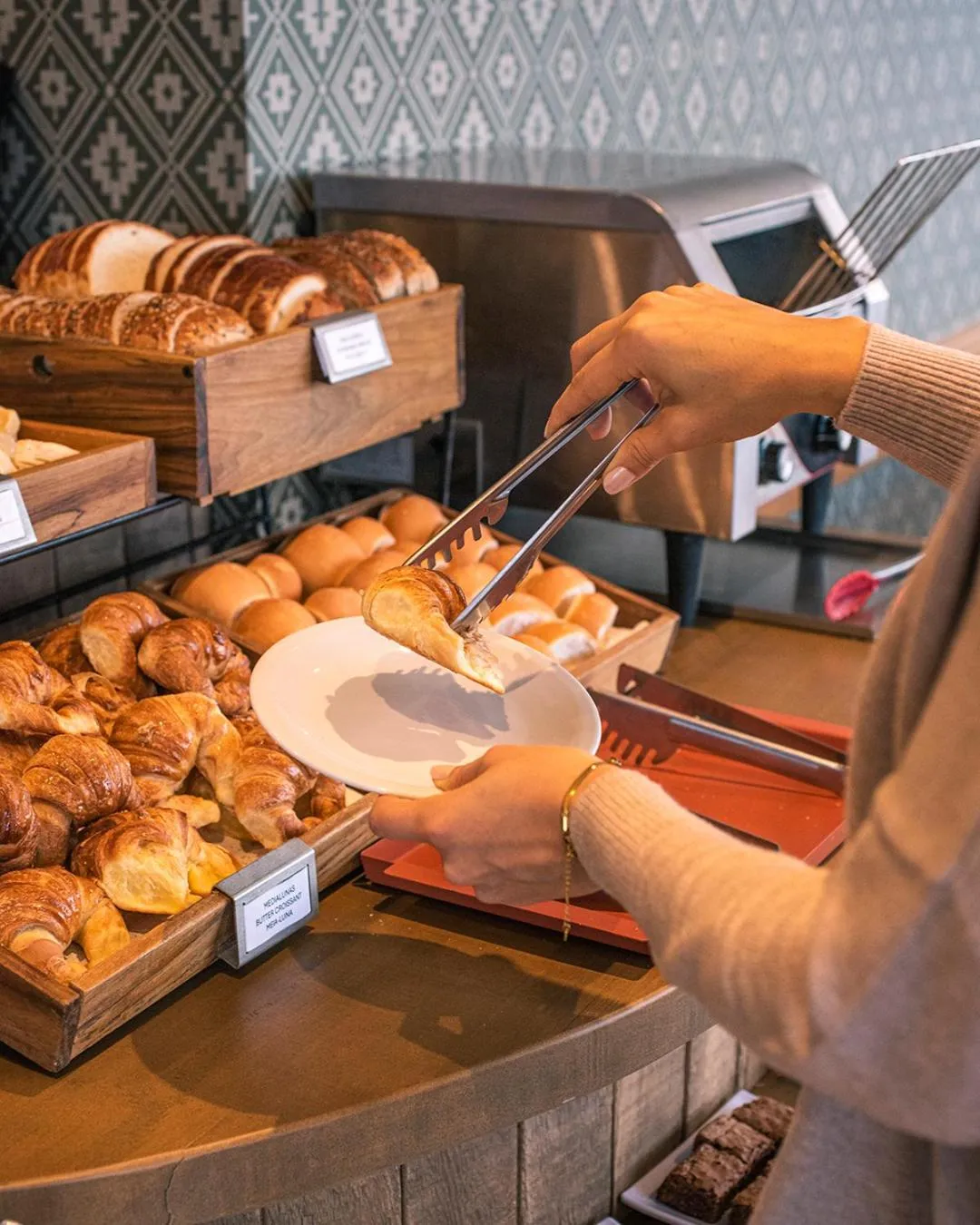 Buffet breakfast in Lennox Ushuaia