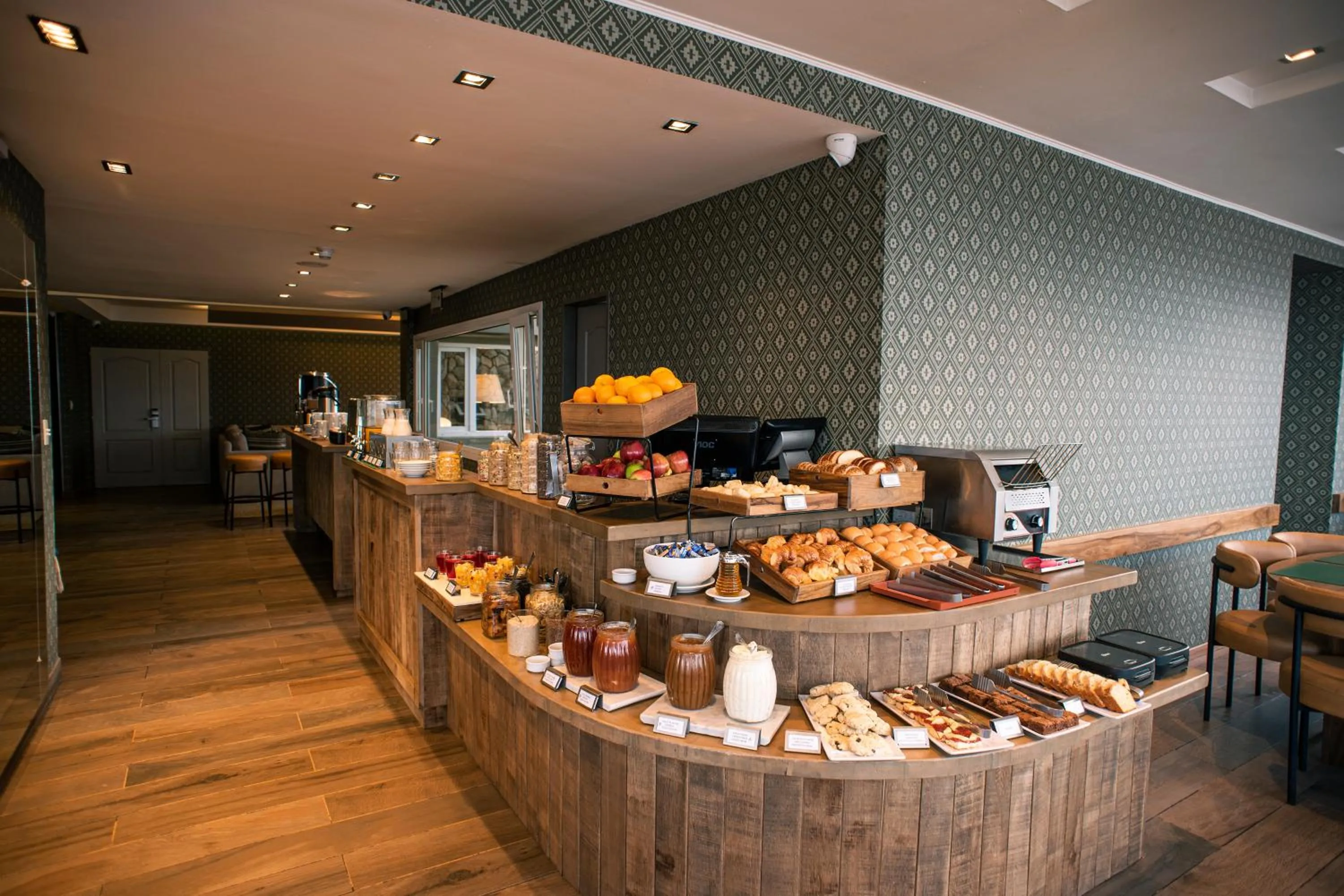 Buffet breakfast in Lennox Ushuaia