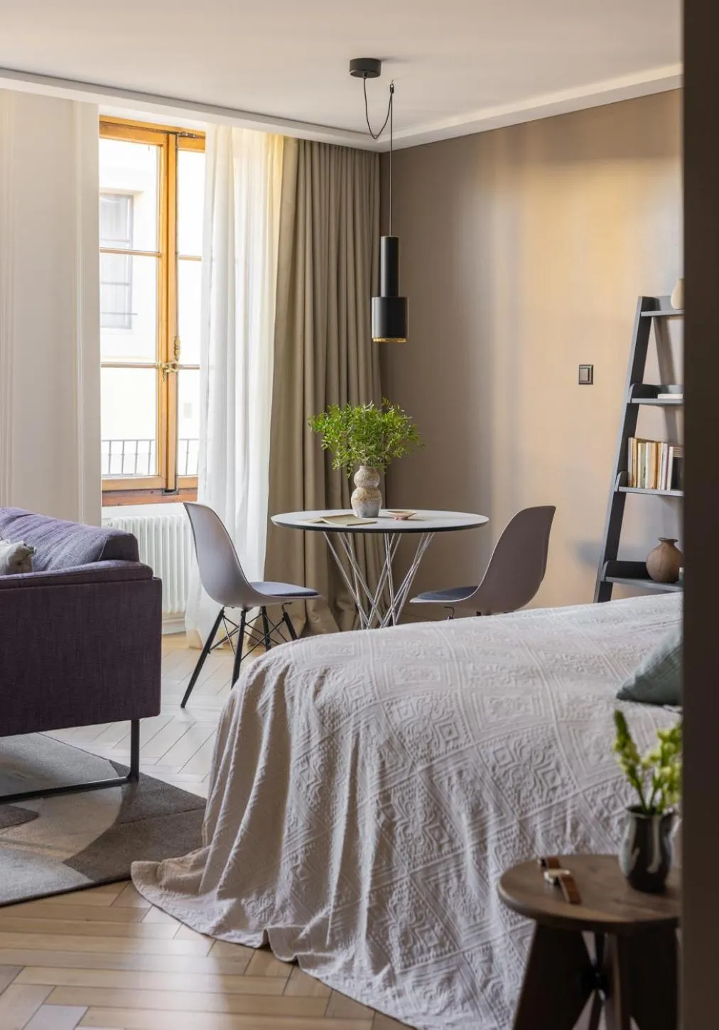 Living room, Bed in The Hamlet - Luxury Serviced Apartments