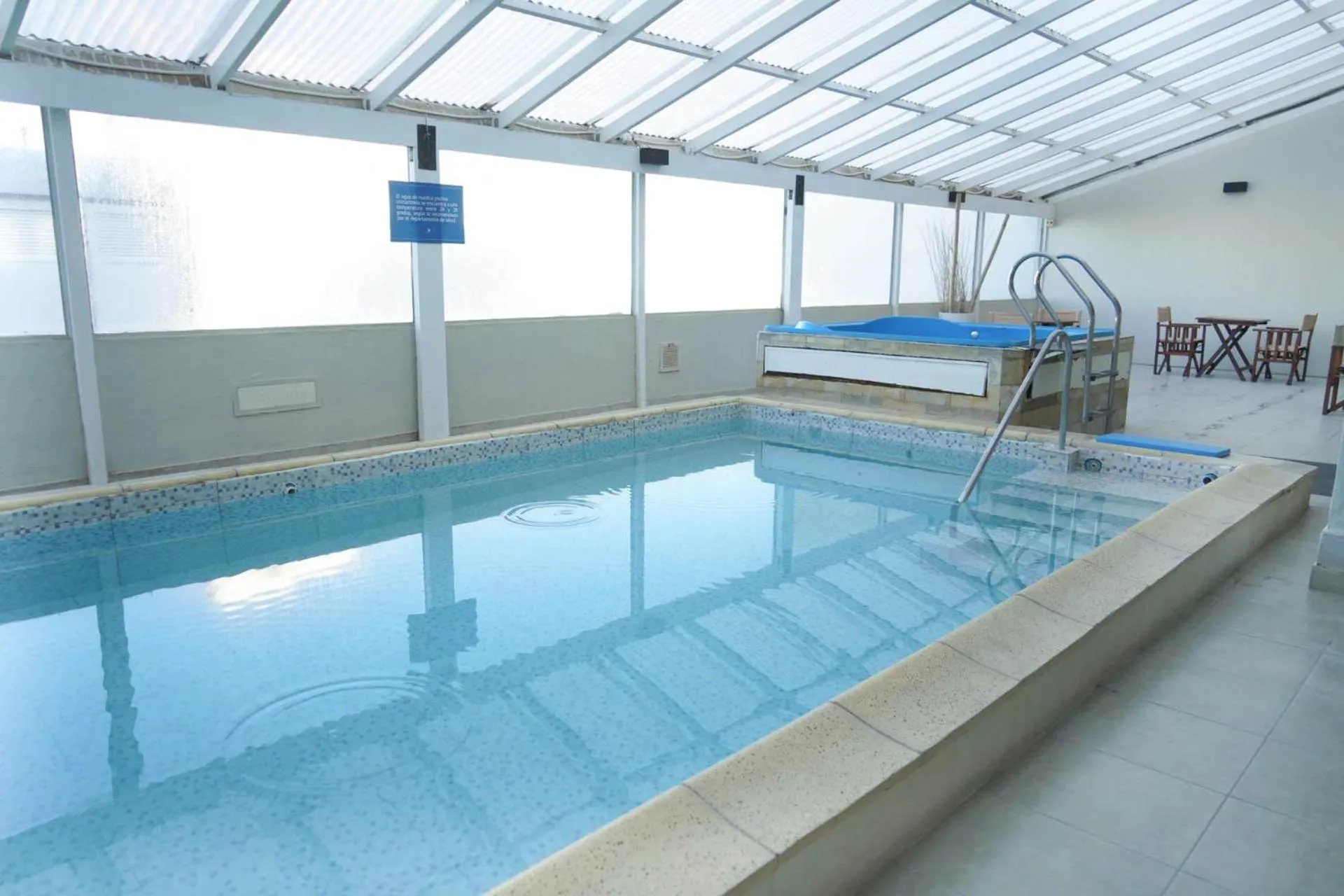 Swimming pool in Yene hue