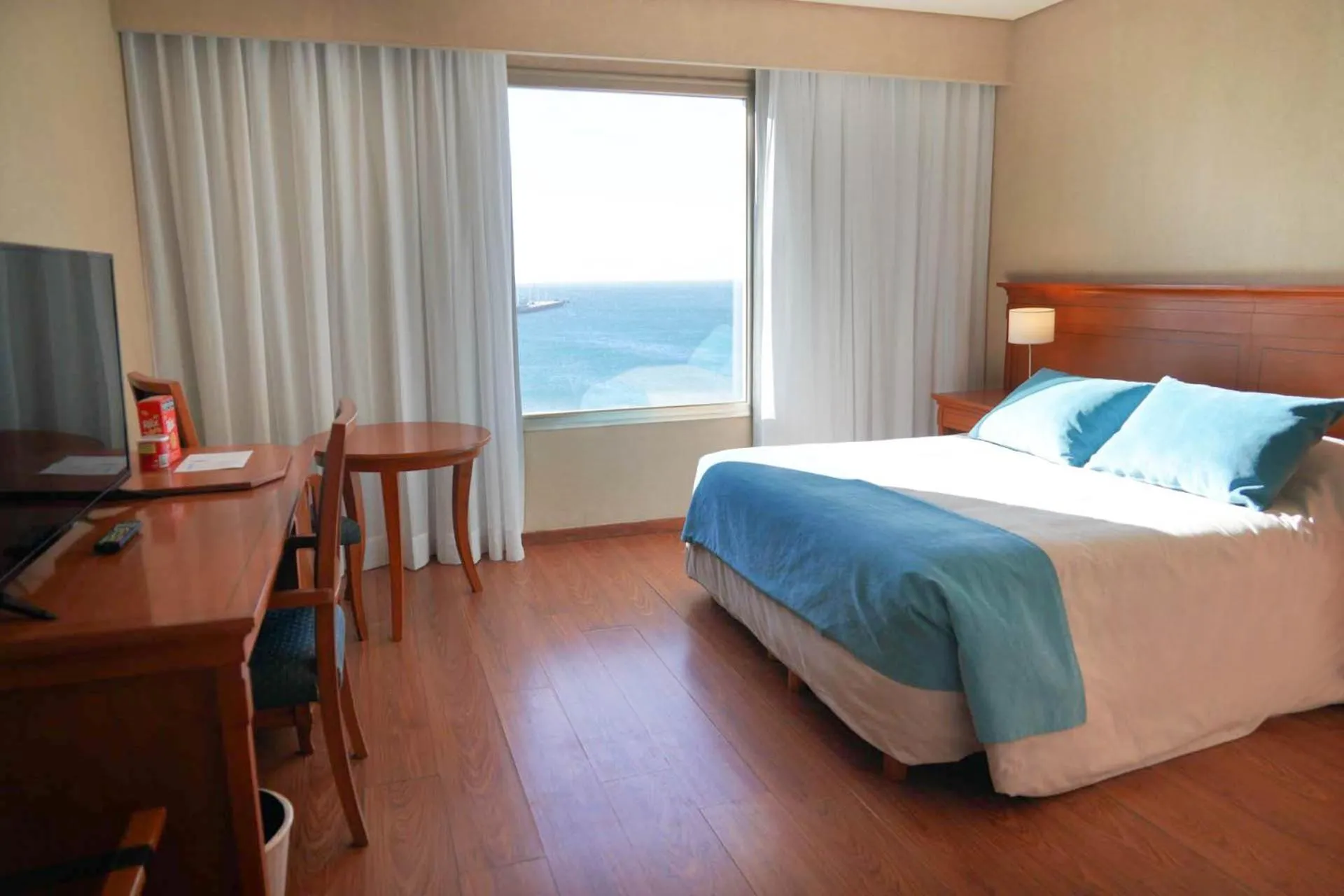 Bedroom, Bed in Yene hue