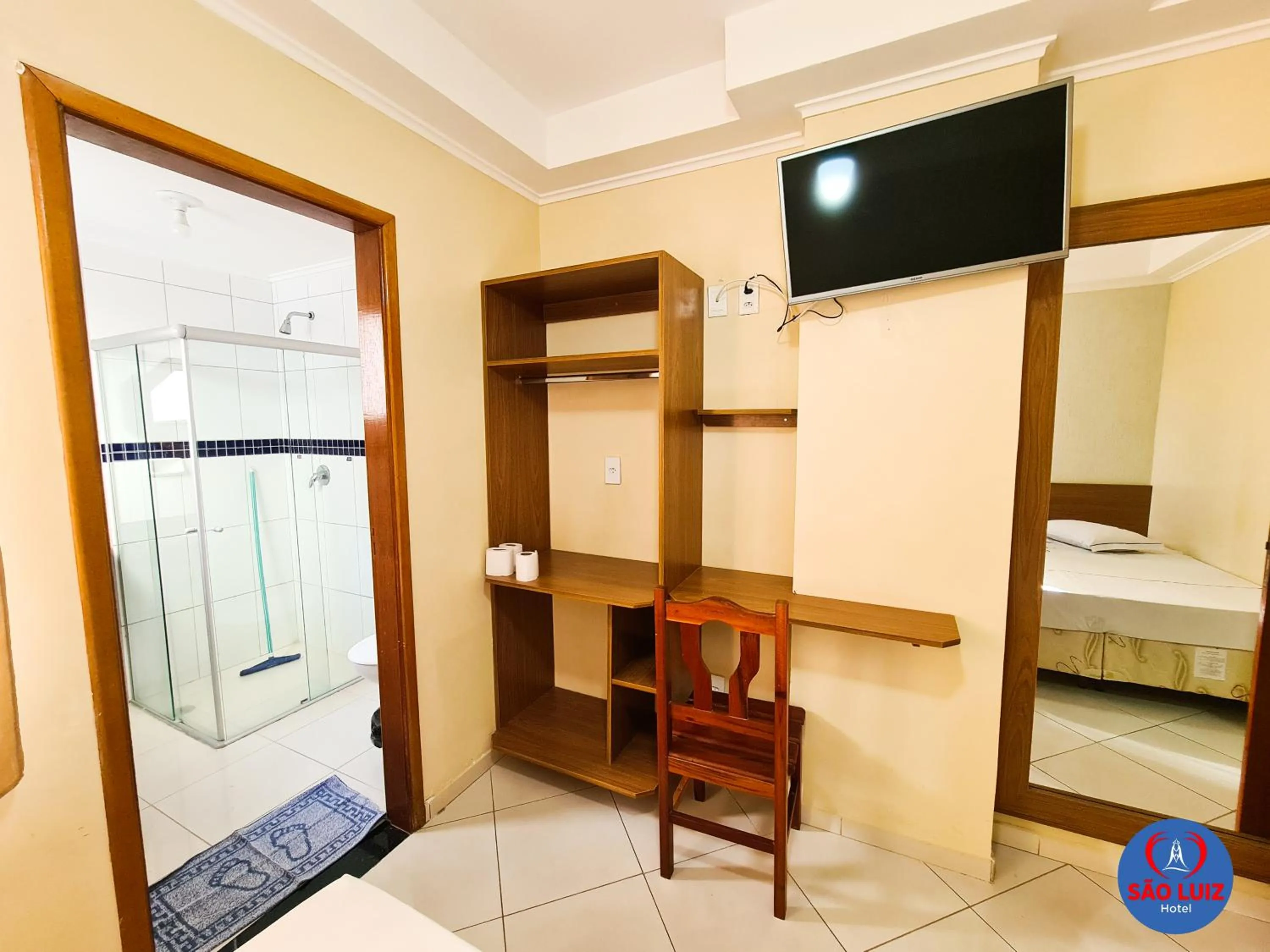 TV and multimedia, Bed in Hotel São Luiz