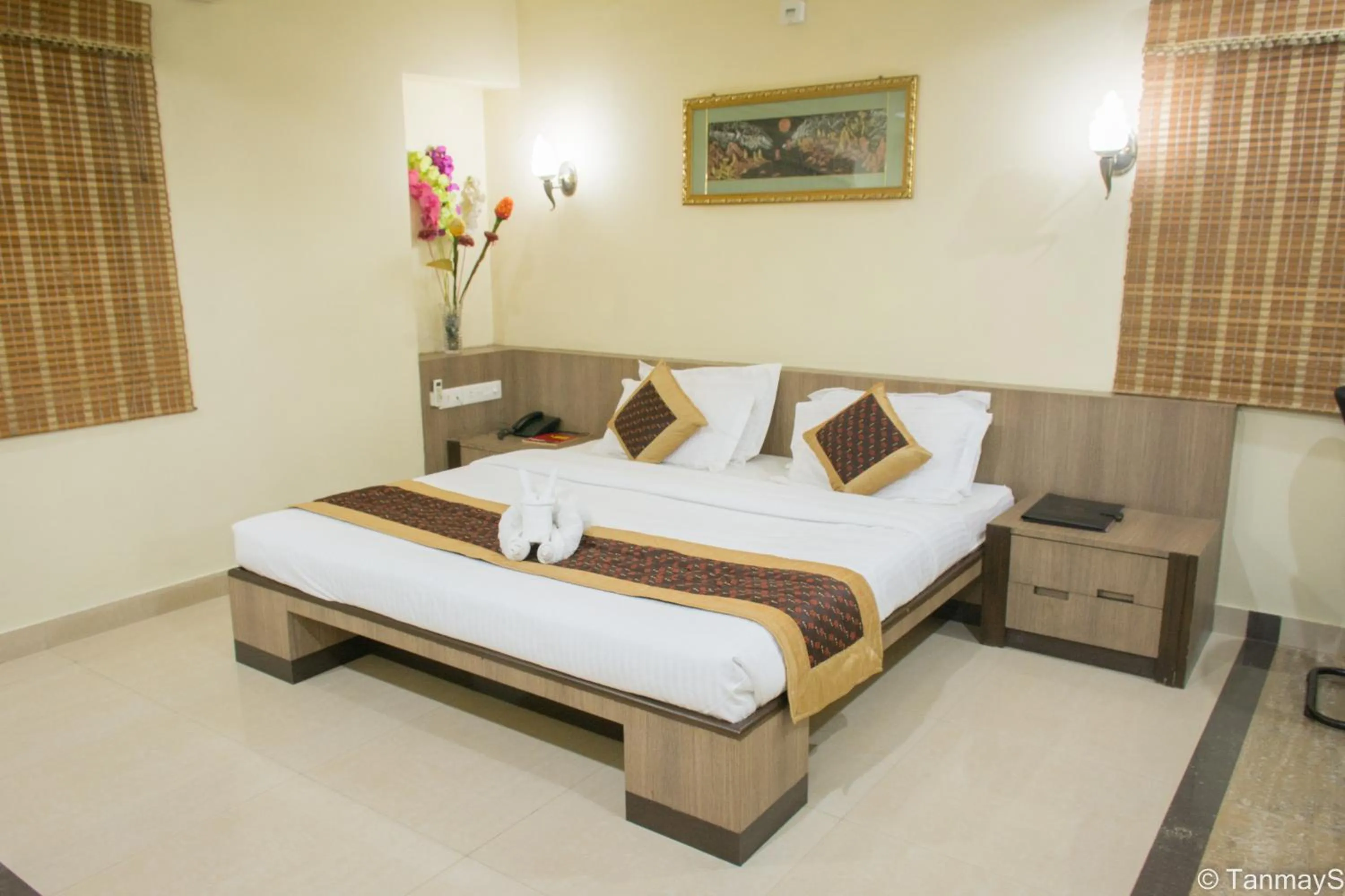 Bed in Vora Corporate Inn