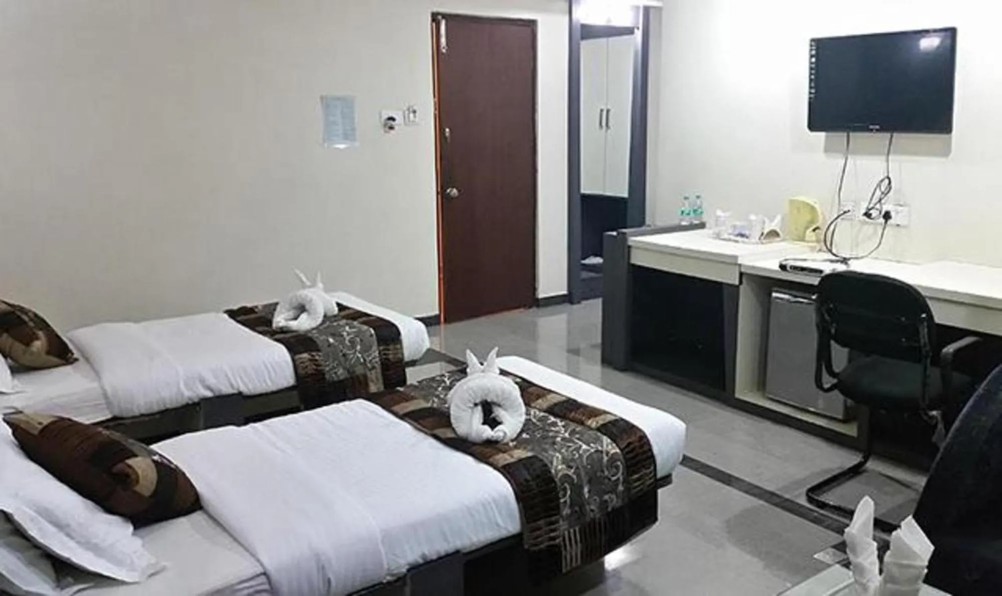 Bed in Vora Corporate Inn