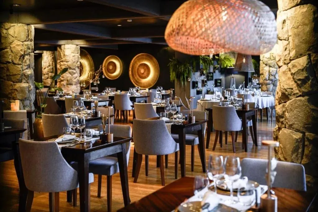 Restaurant/places to eat in Cacique Inacayal Lake Hotel & Spa