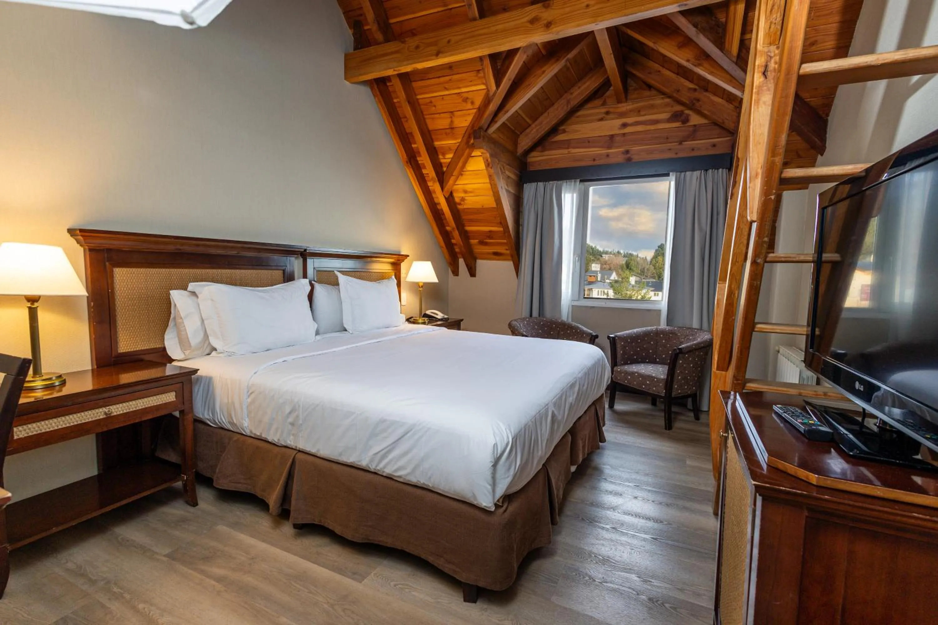 Photo of the whole room, Bed in Cacique Inacayal Lake Hotel & Spa