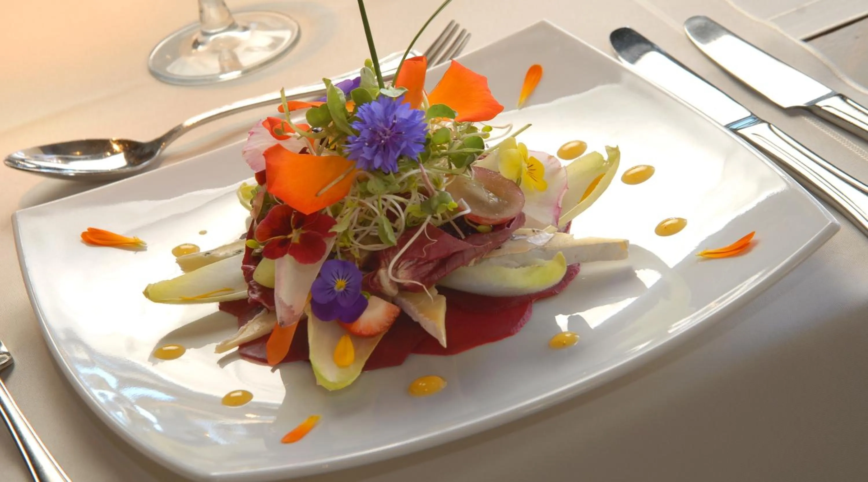 Restaurant/places to eat in Cacique Inacayal Lake Hotel & Spa