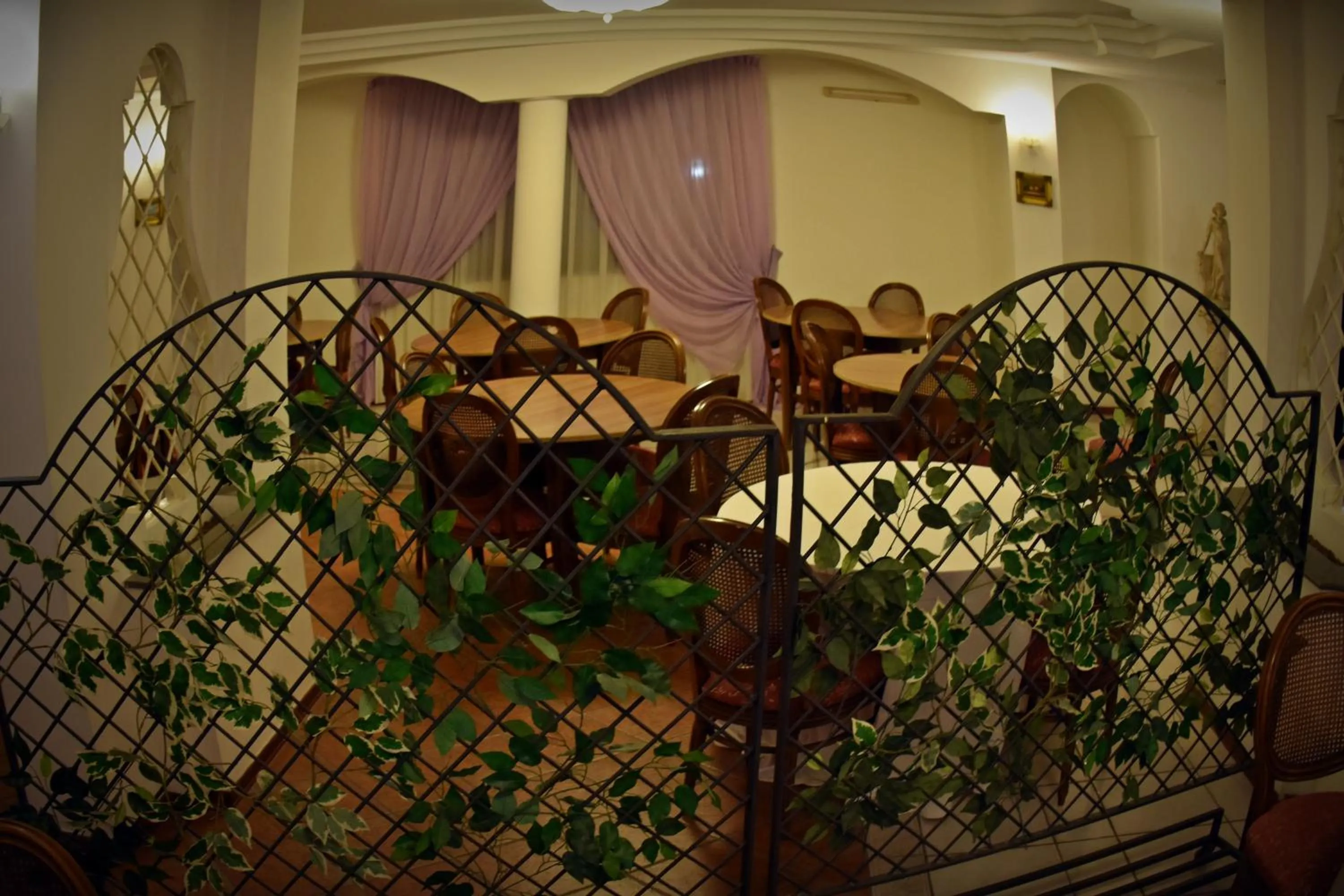 Restaurant/places to eat in Hotel Joy