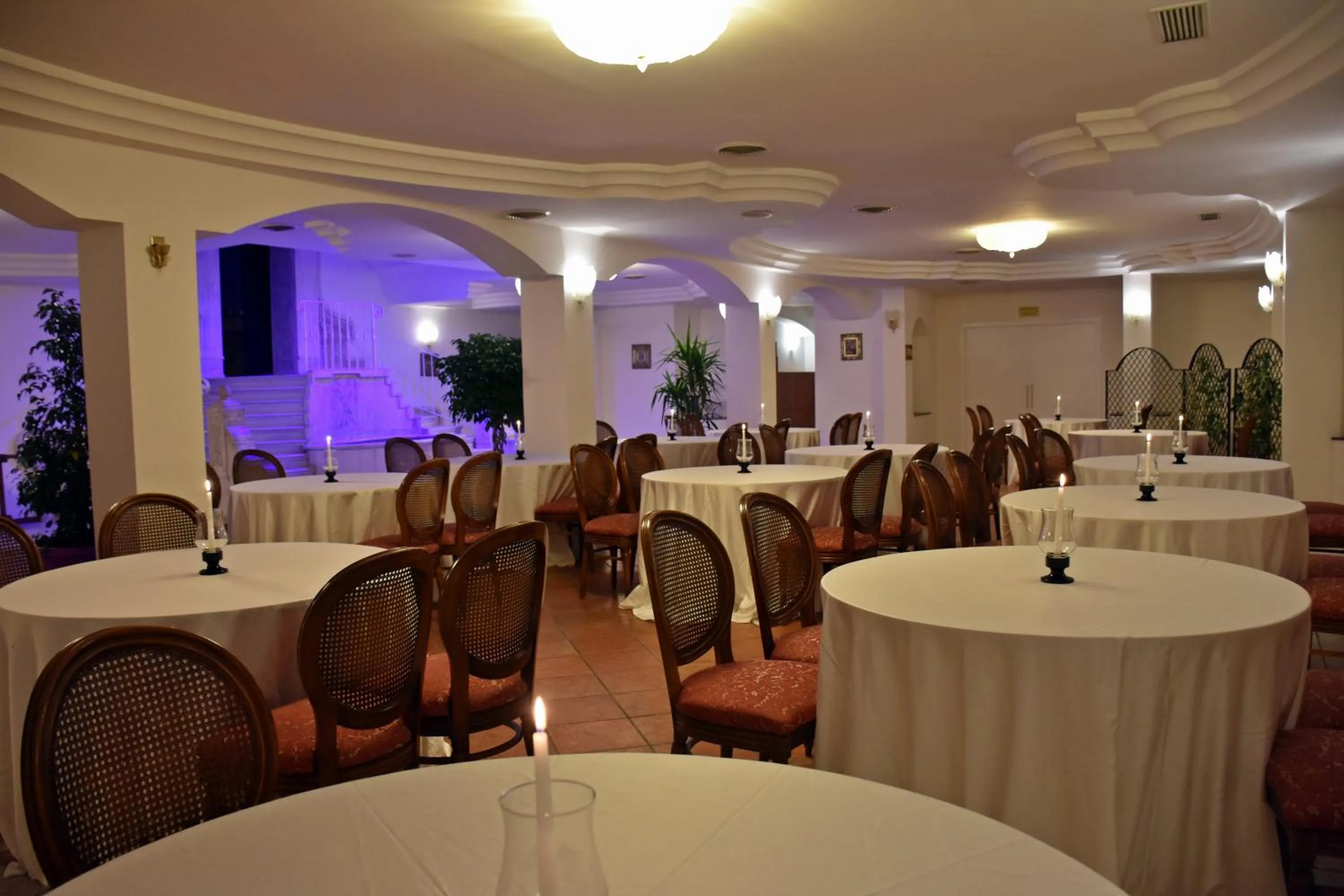 Restaurant/places to eat in Hotel Joy