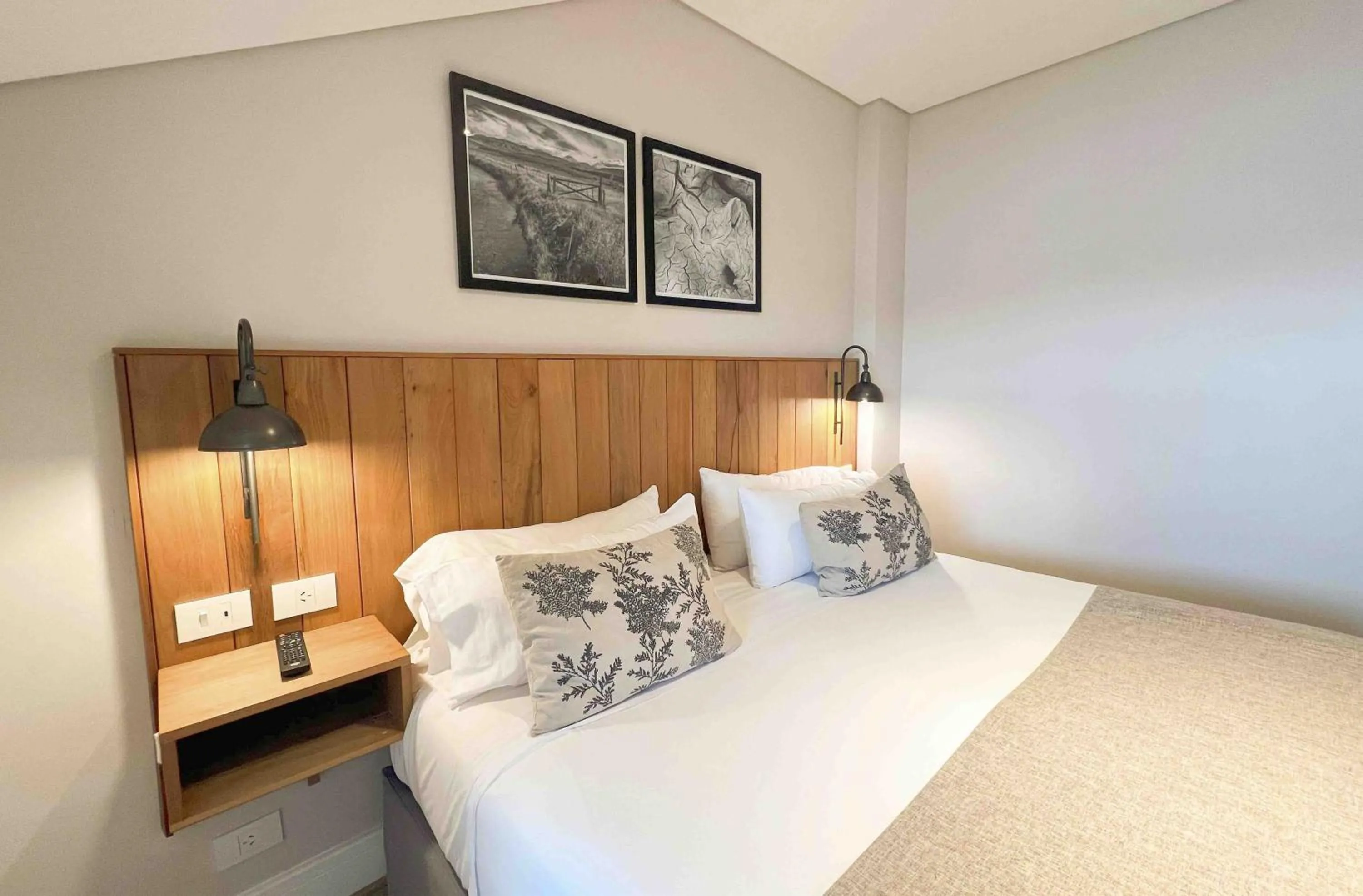 Bed in La Cascada Casa Patagónica by DON