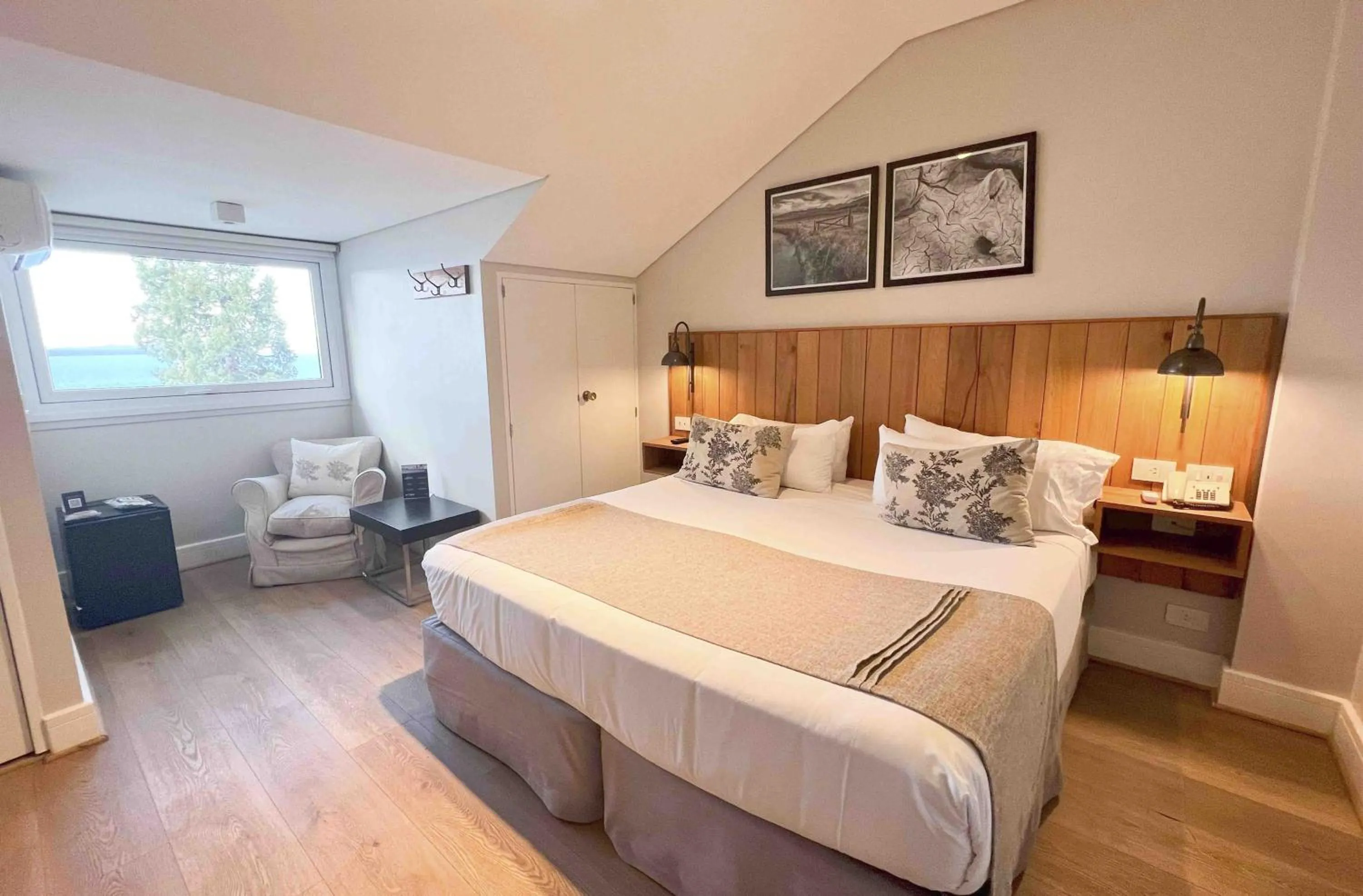 Bed in La Cascada Casa Patagónica by DON