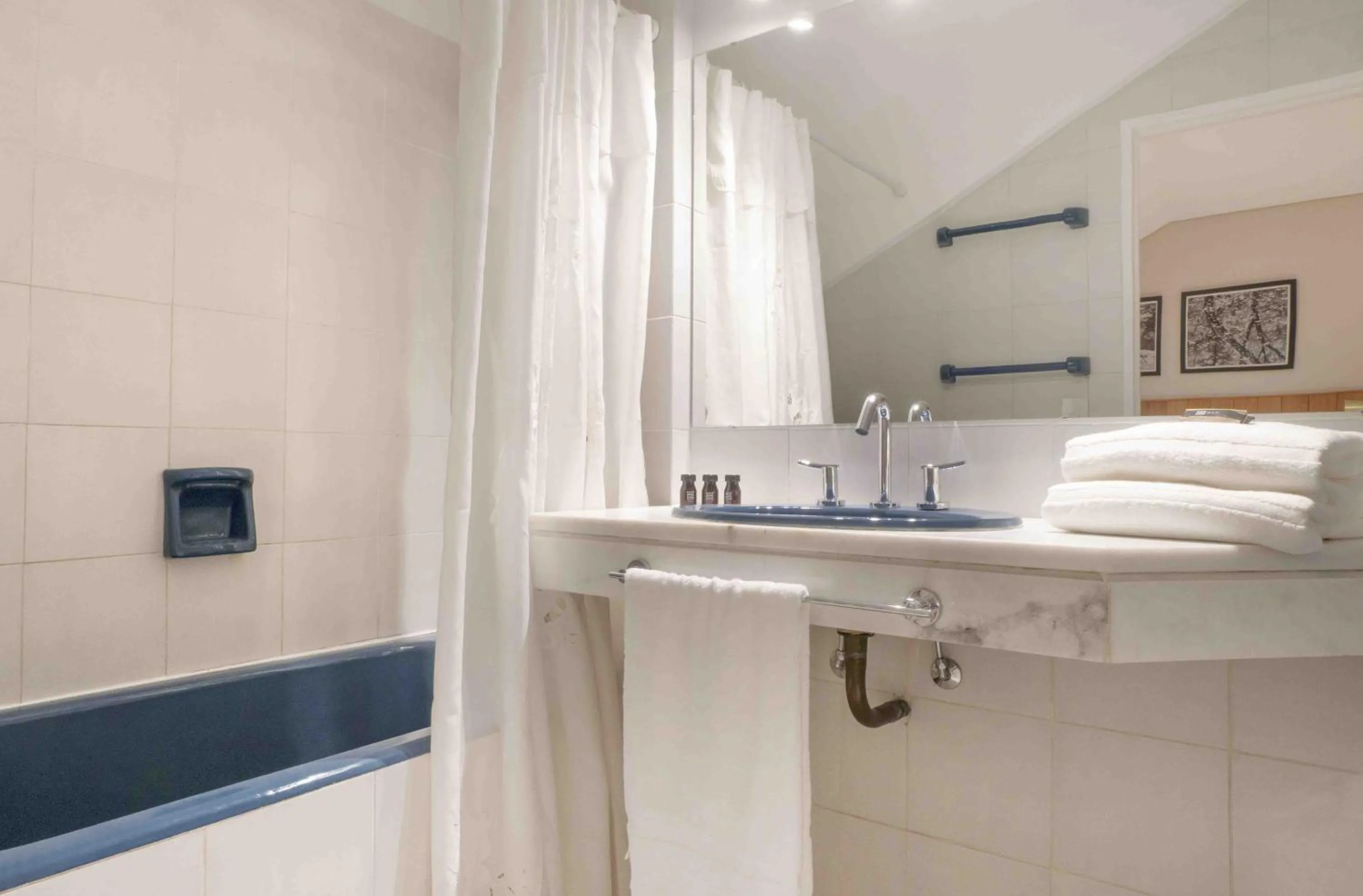 La Cascada Casa Patagónica by DON