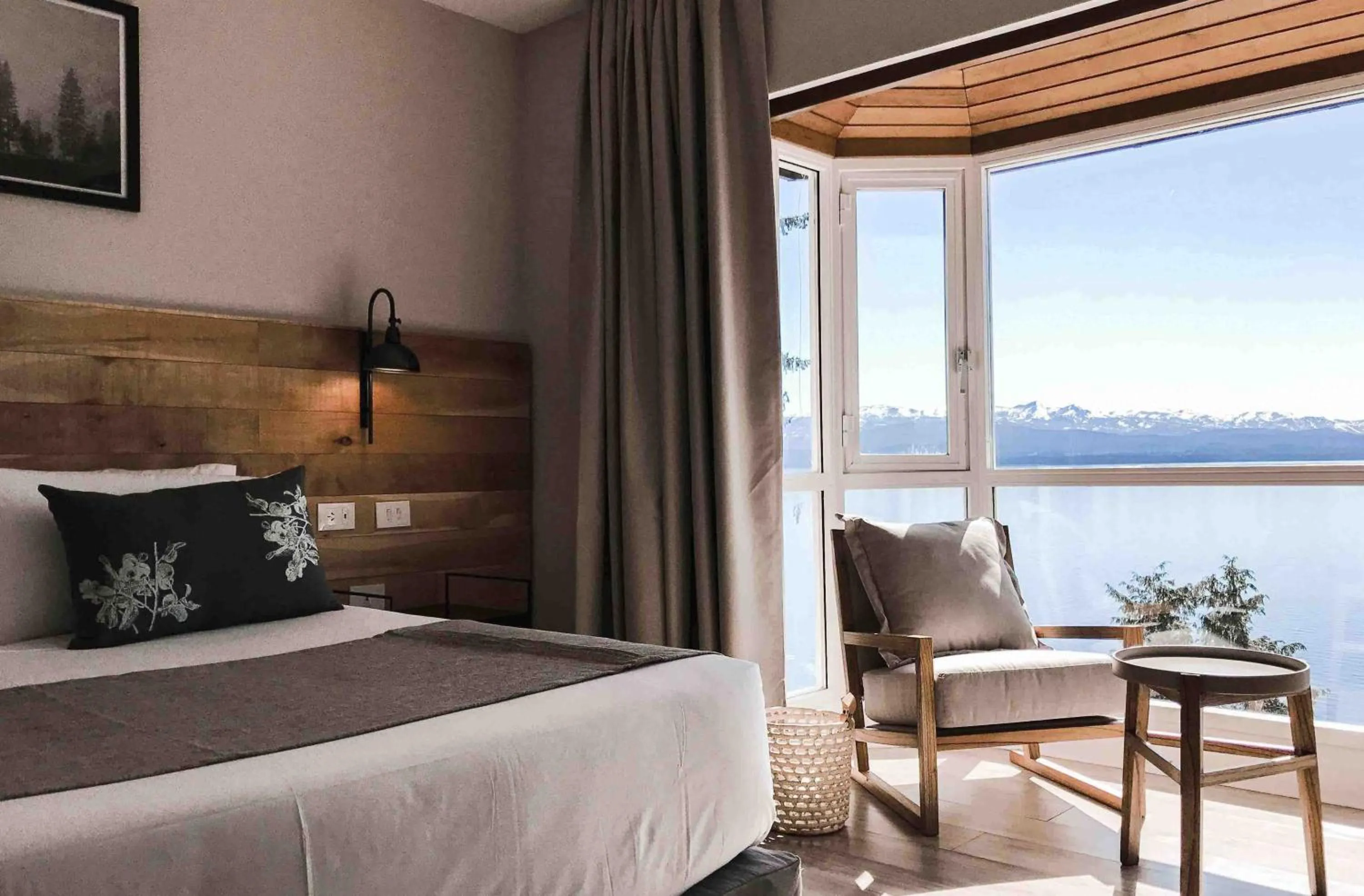 Bed in La Cascada Casa Patagónica by DON