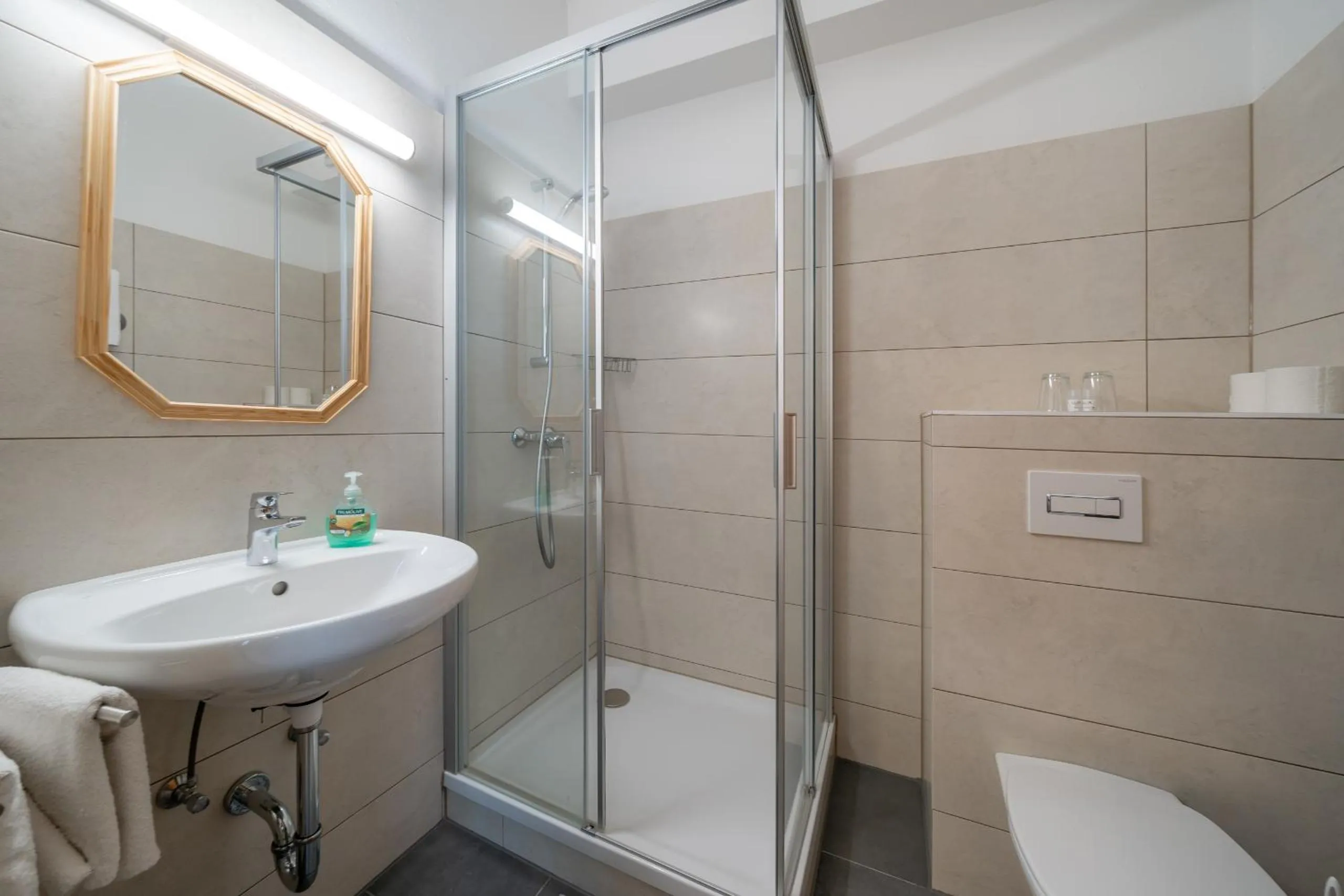 Shower in Pension Hofweyer