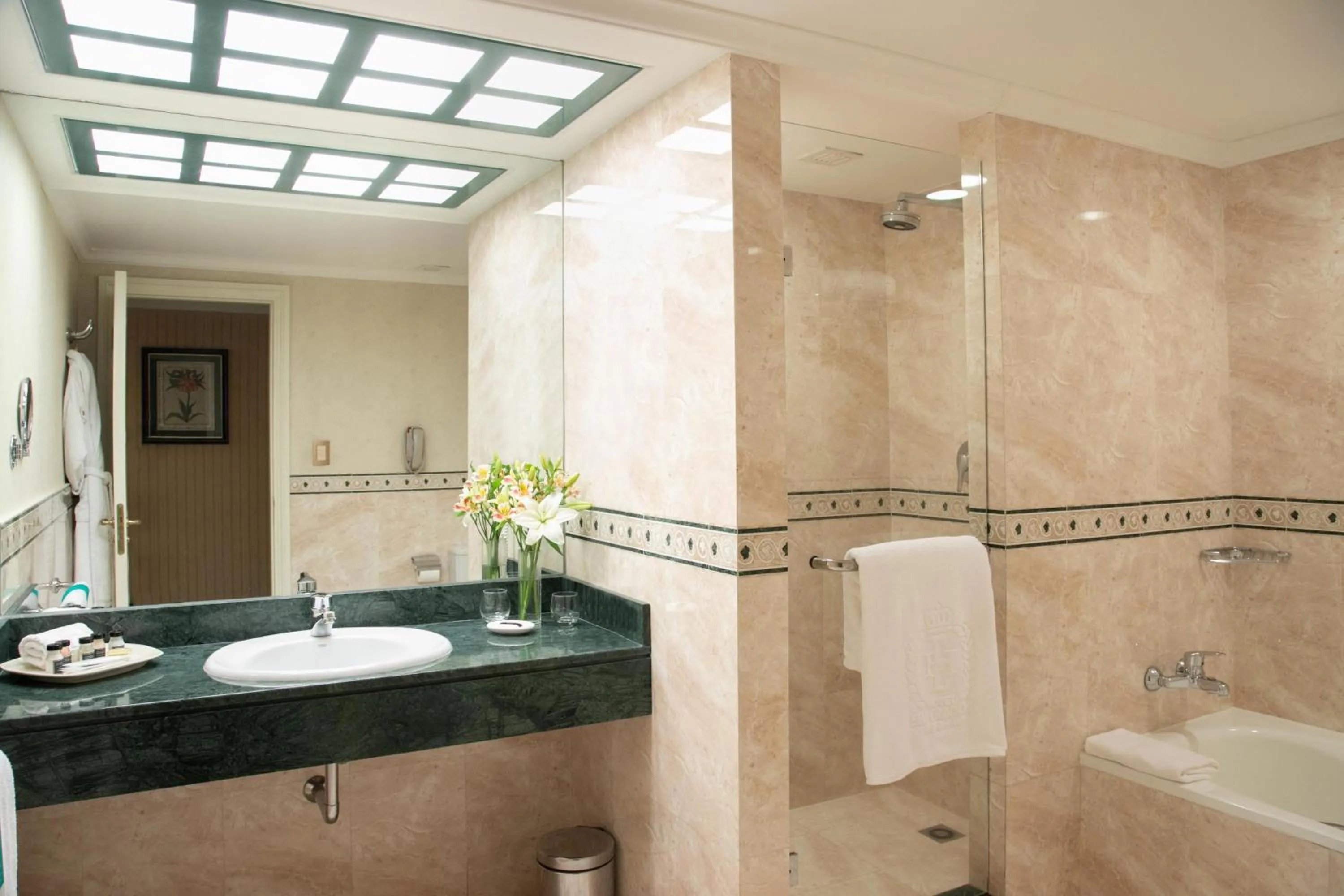 Bathroom in Emperador Hotel Buenos Aires