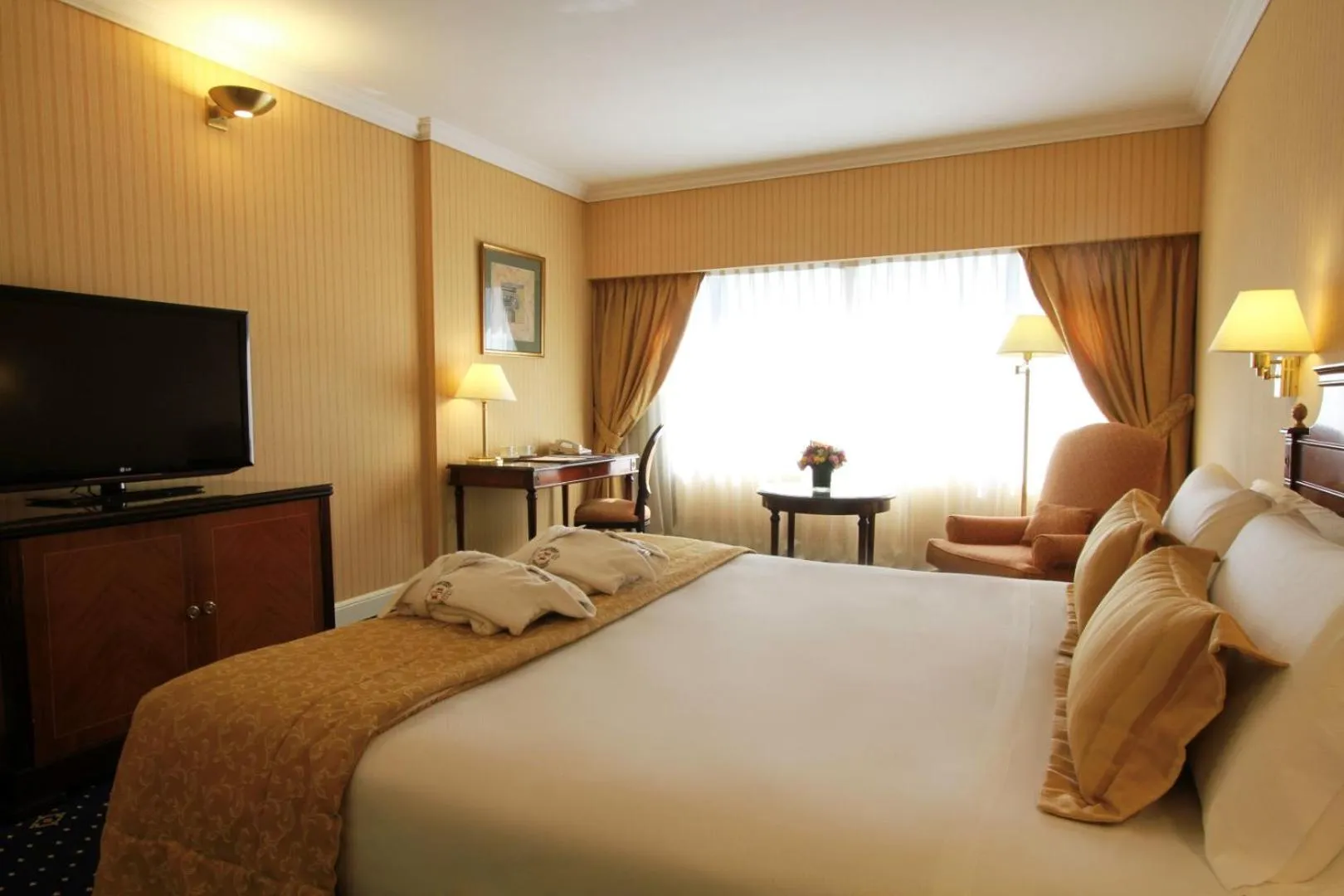 Bed in Emperador Hotel Buenos Aires