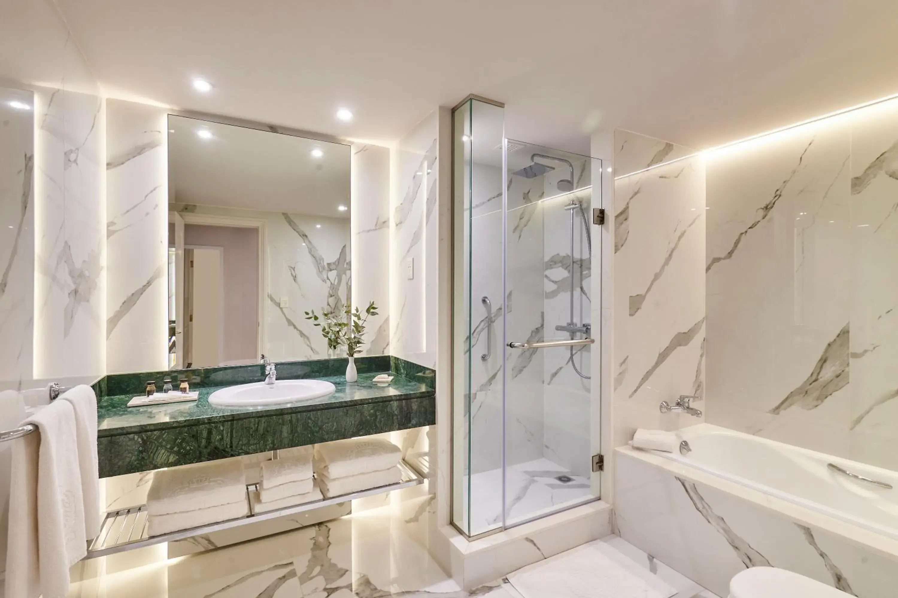 Deluxe Twin Room - single occupancy in Emperador Hotel Buenos Aires Deluxe Twin Room - single occupancy in Emperador Hotel Buenos Aires