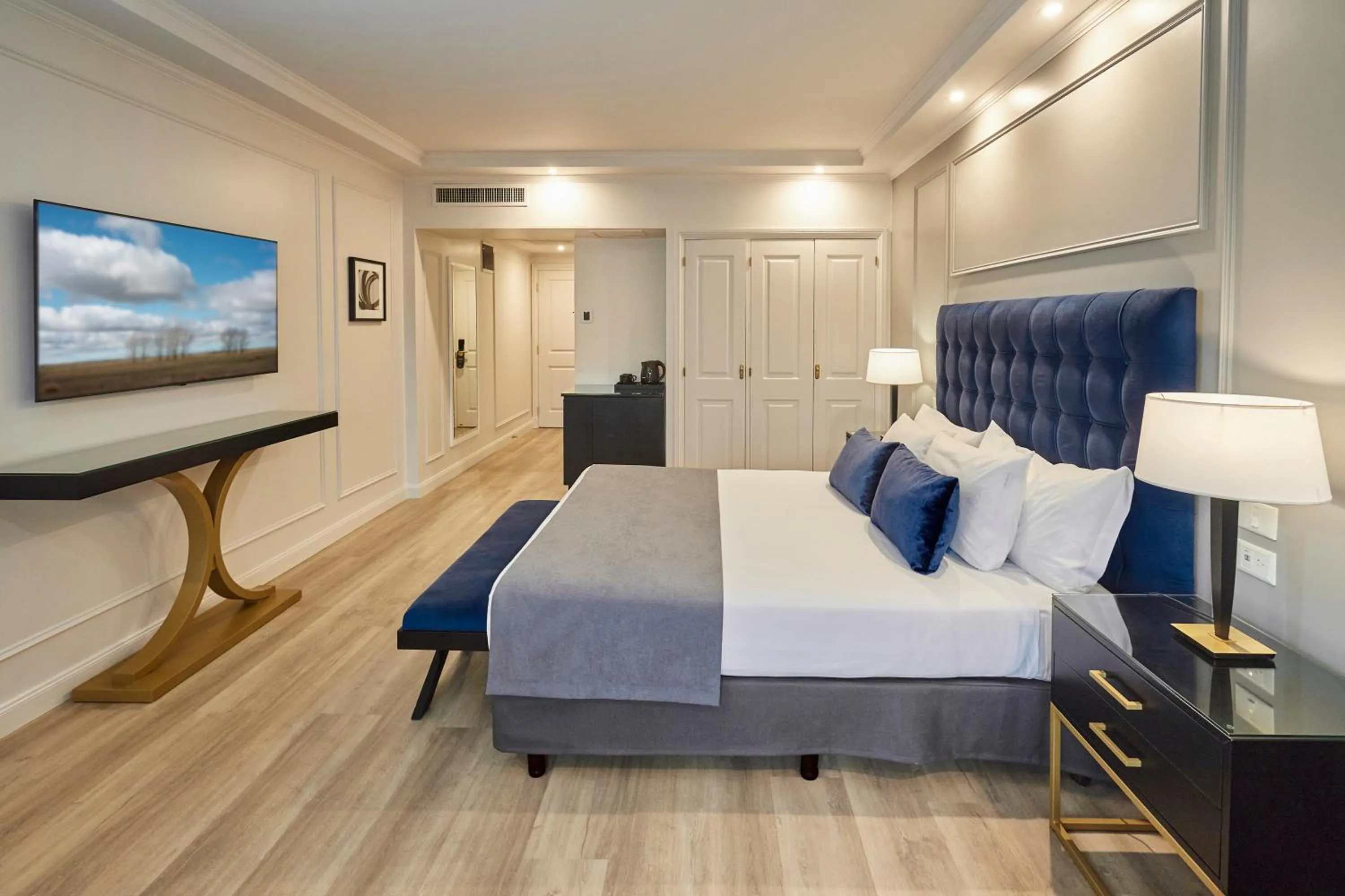 Bedroom, Bed in Emperador Hotel Buenos Aires