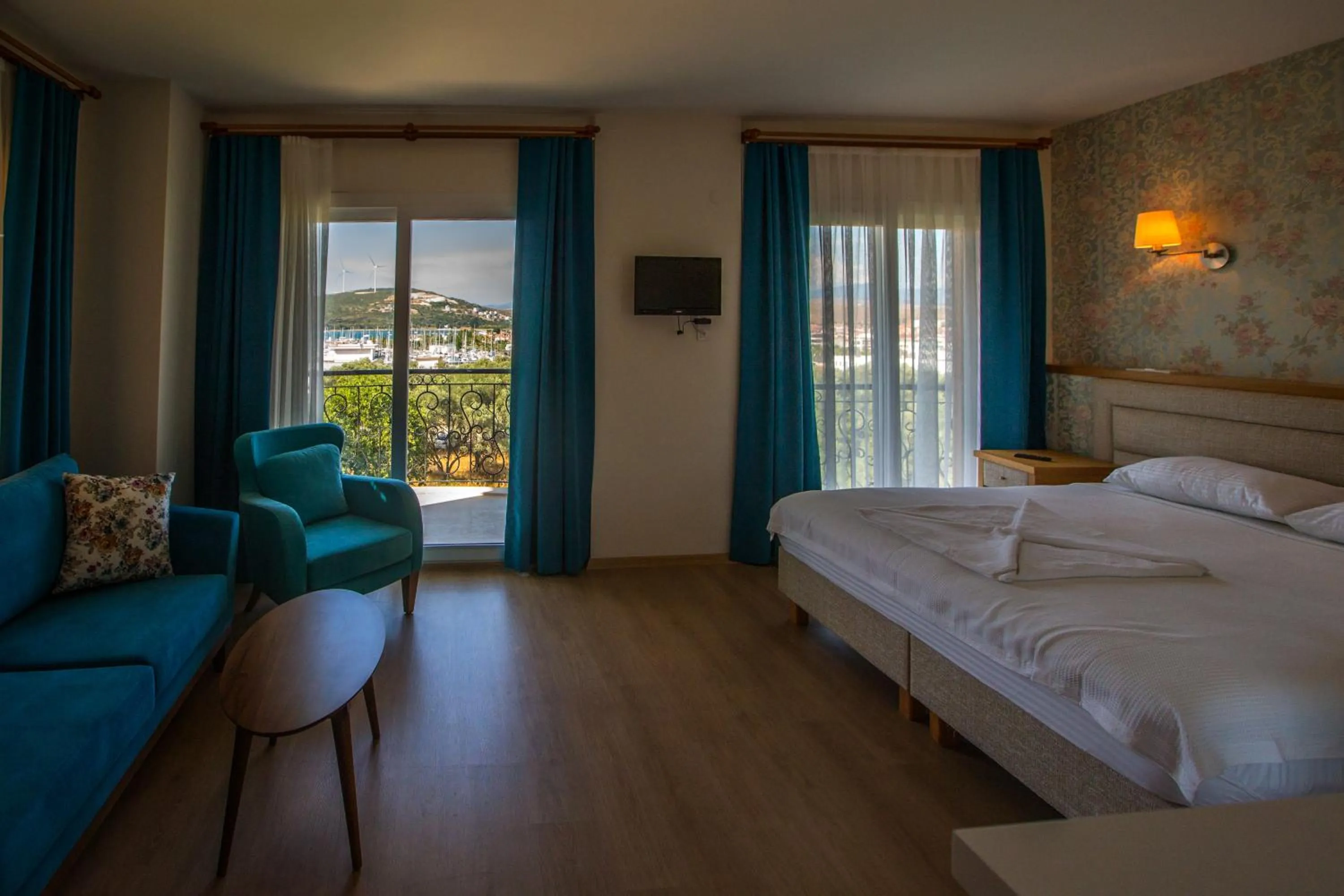 Day, Bed in Clementin Suits Sigacık