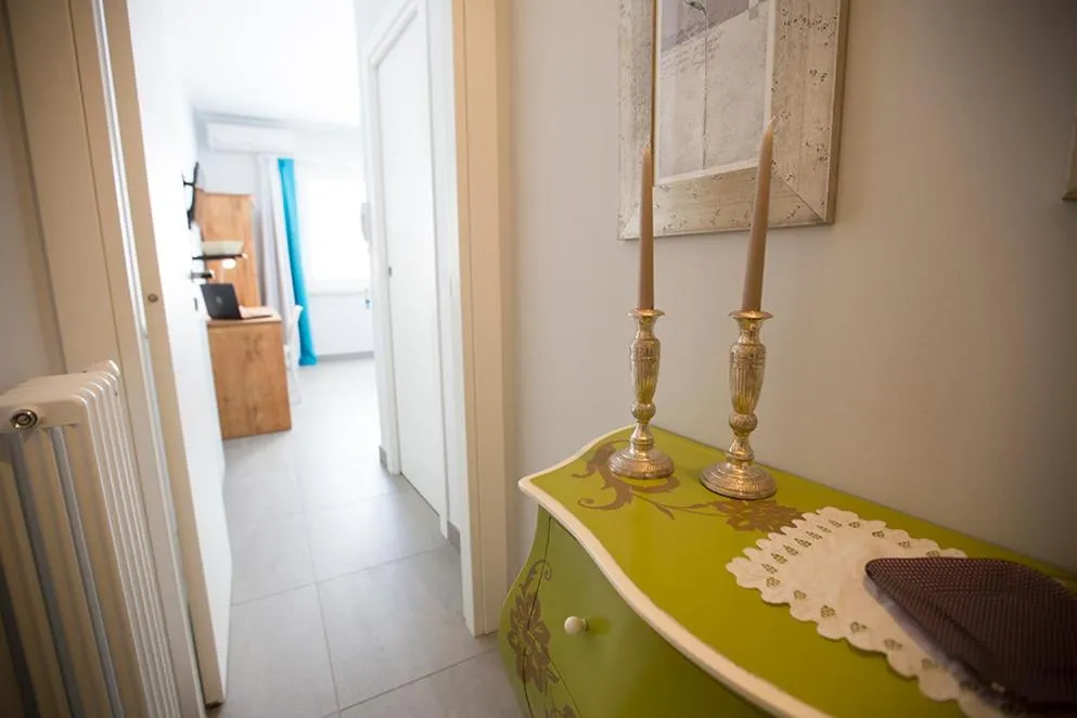 Decorative detail in B&B Kolors