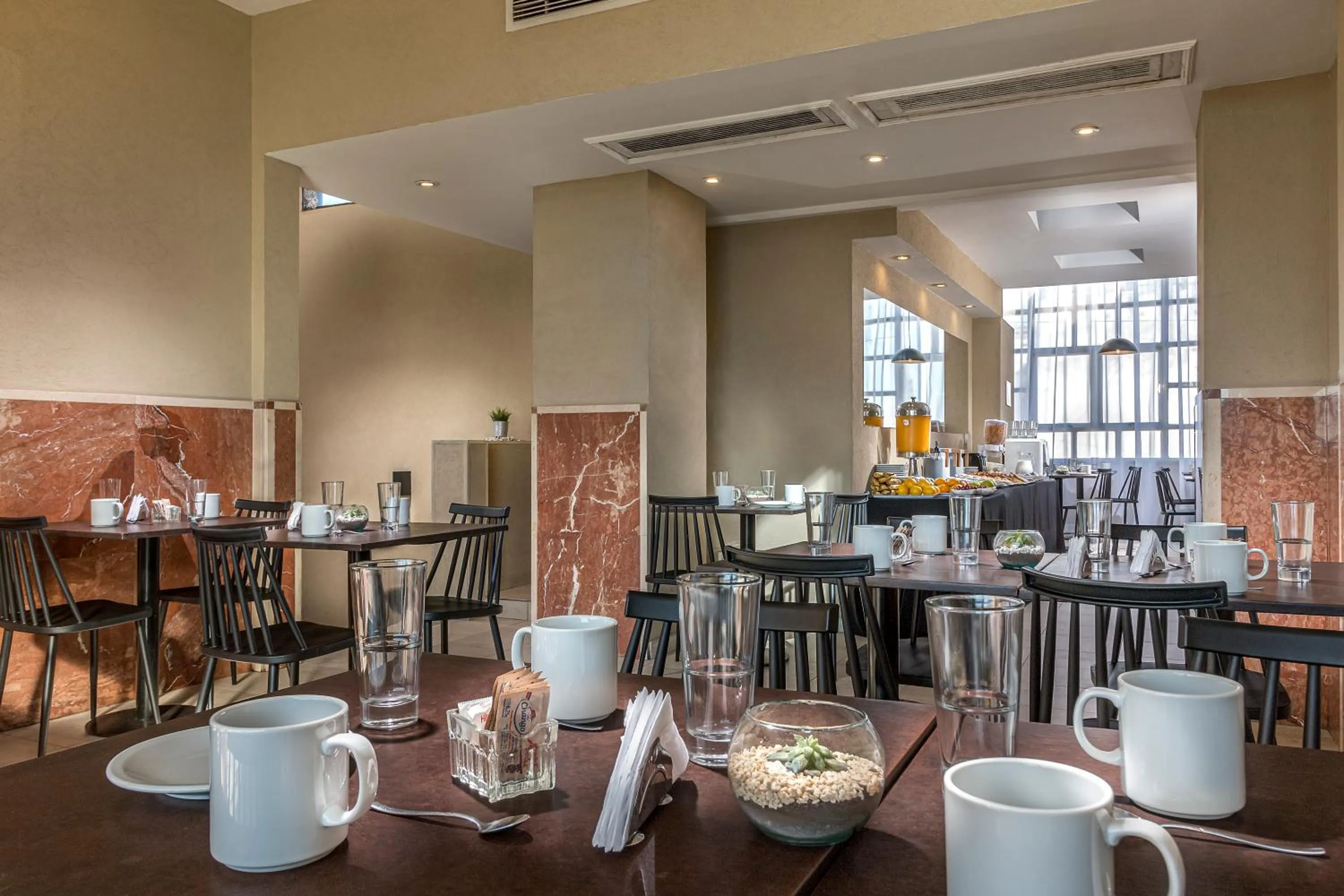 Breakfast in Up América Plaza