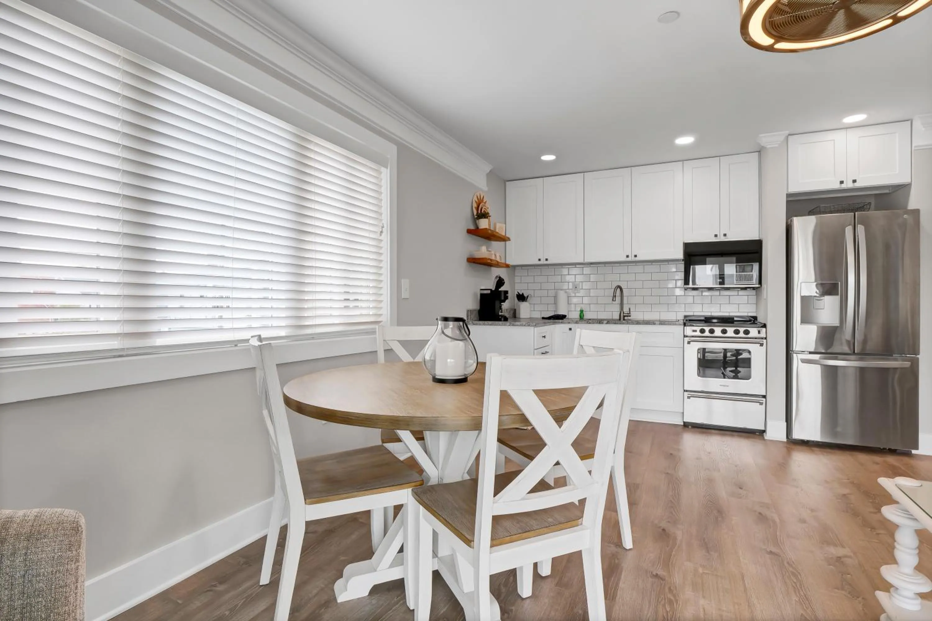 Kitchen or kitchenette in Sandpeddler Inn and Suites