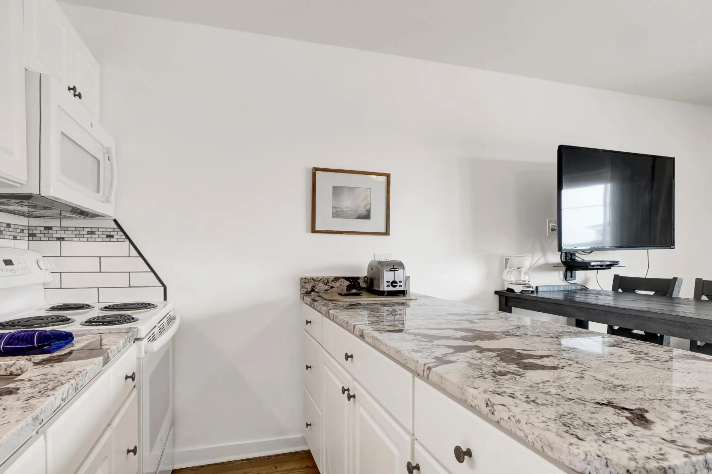 Kitchen or kitchenette in Sandpeddler Inn and Suites