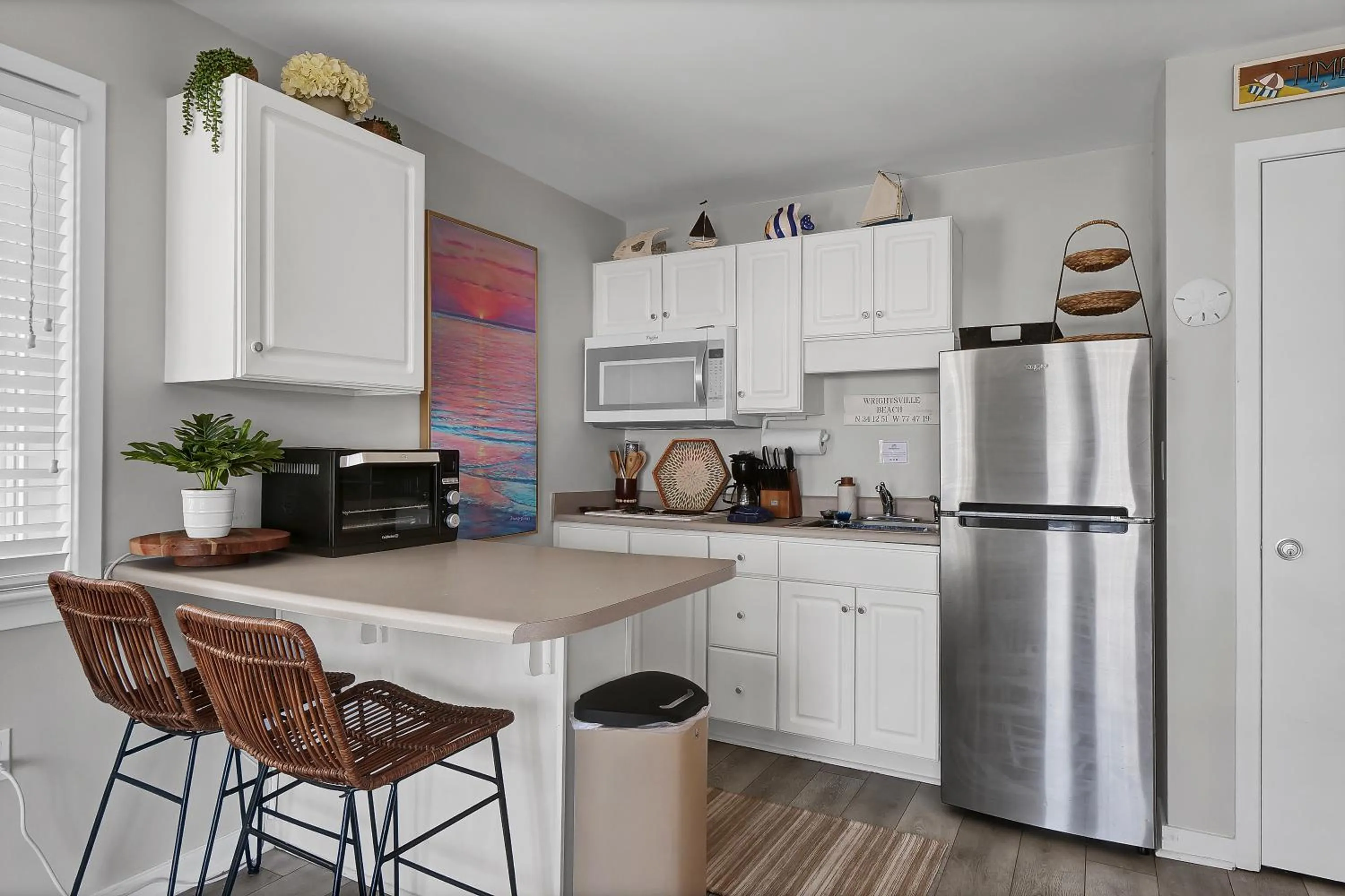 Kitchen or kitchenette in Sandpeddler Inn and Suites
