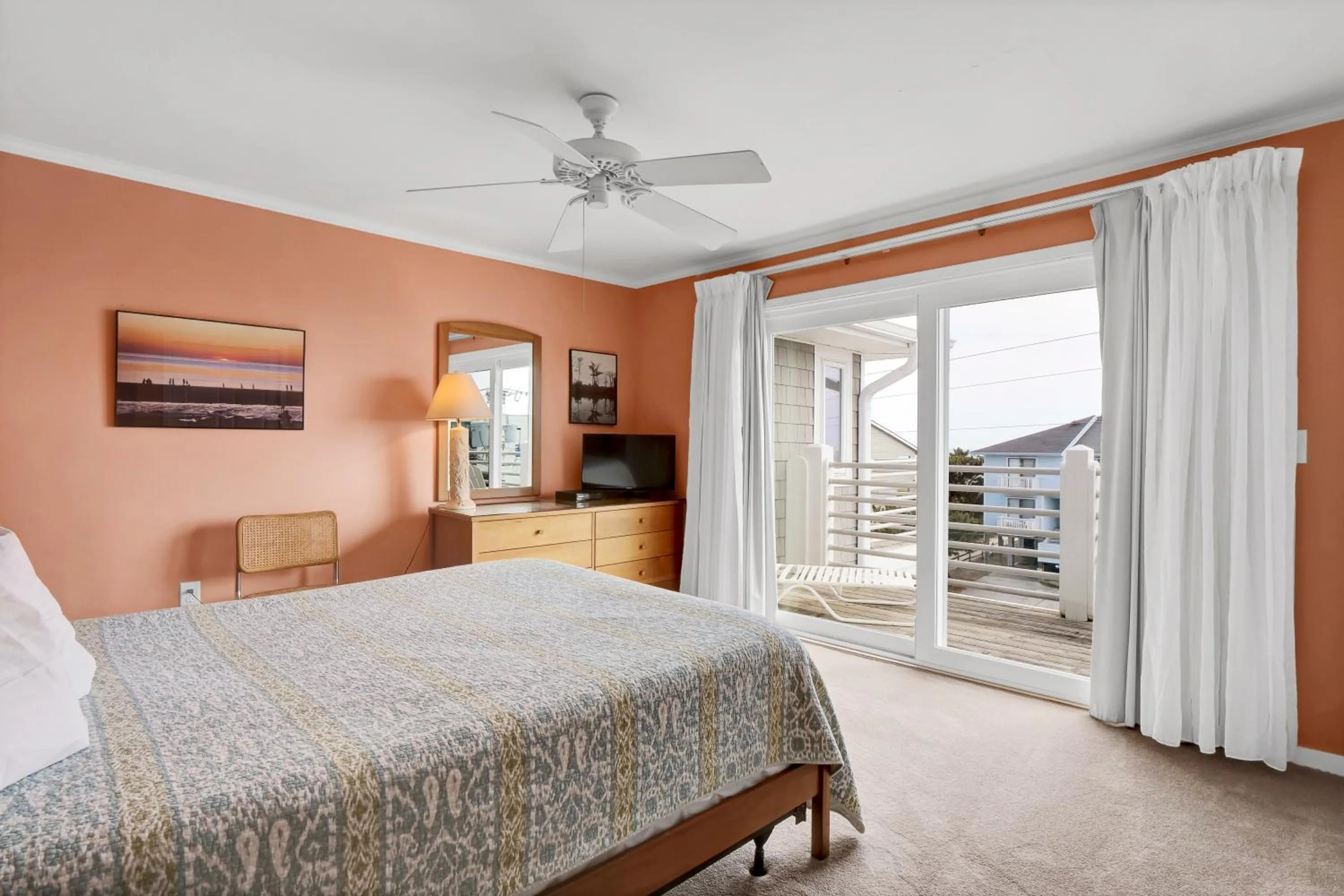 Bed in Sandpeddler Inn and Suites