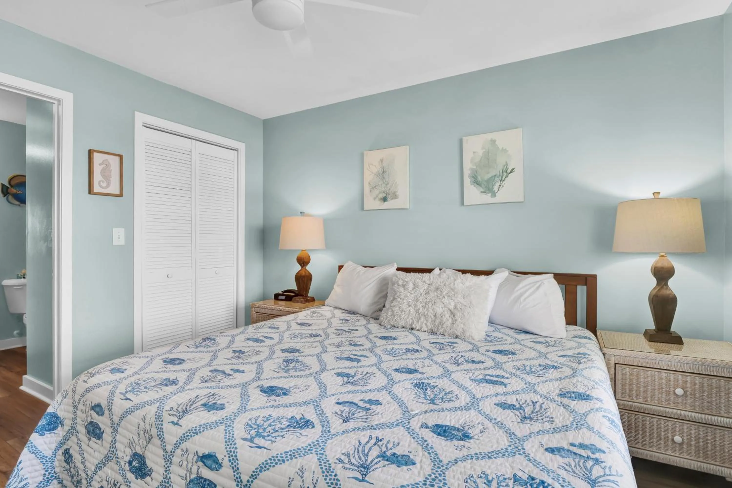 Bed in Sandpeddler Inn and Suites