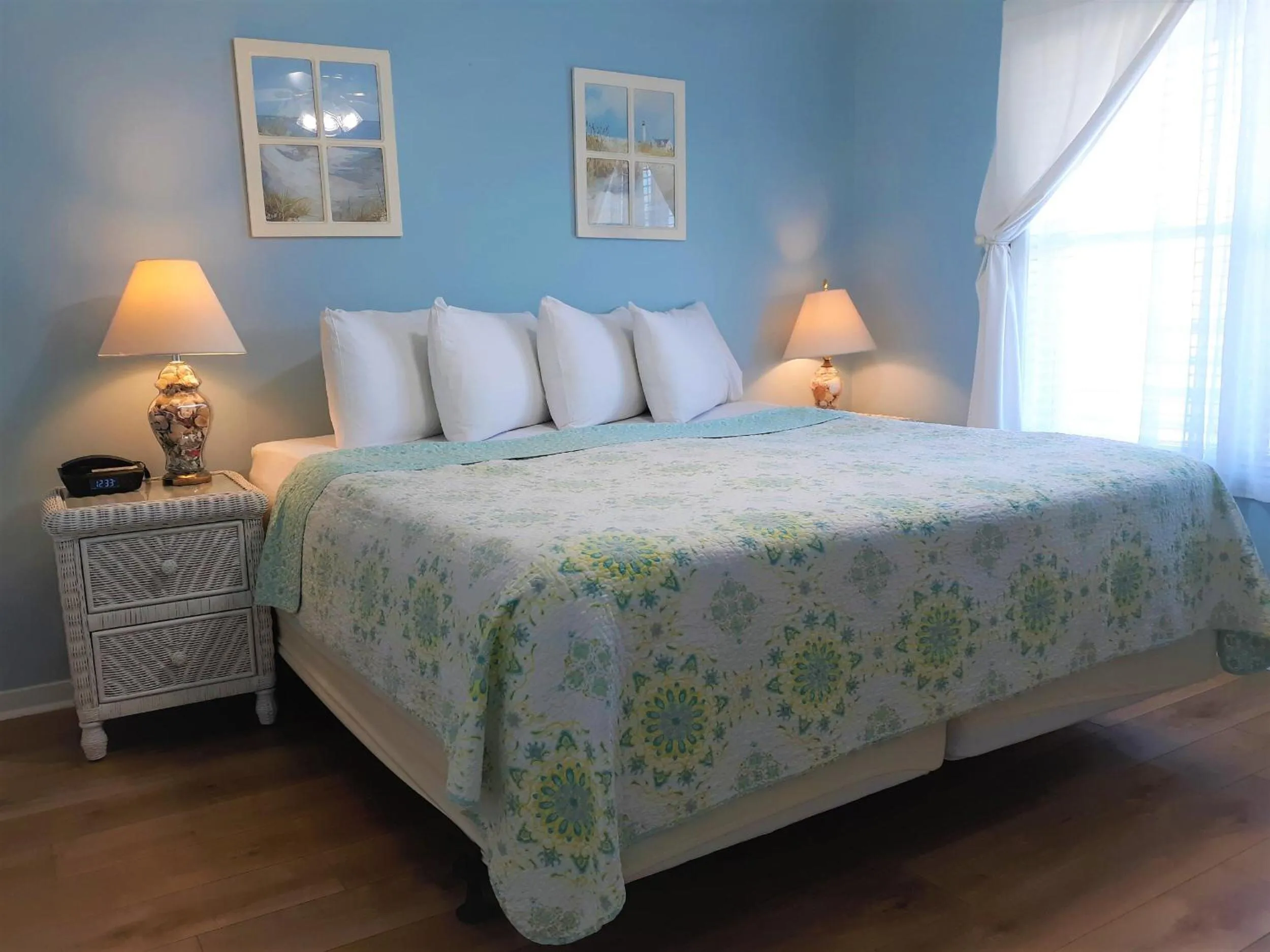 Bed in Sandpeddler Inn and Suites