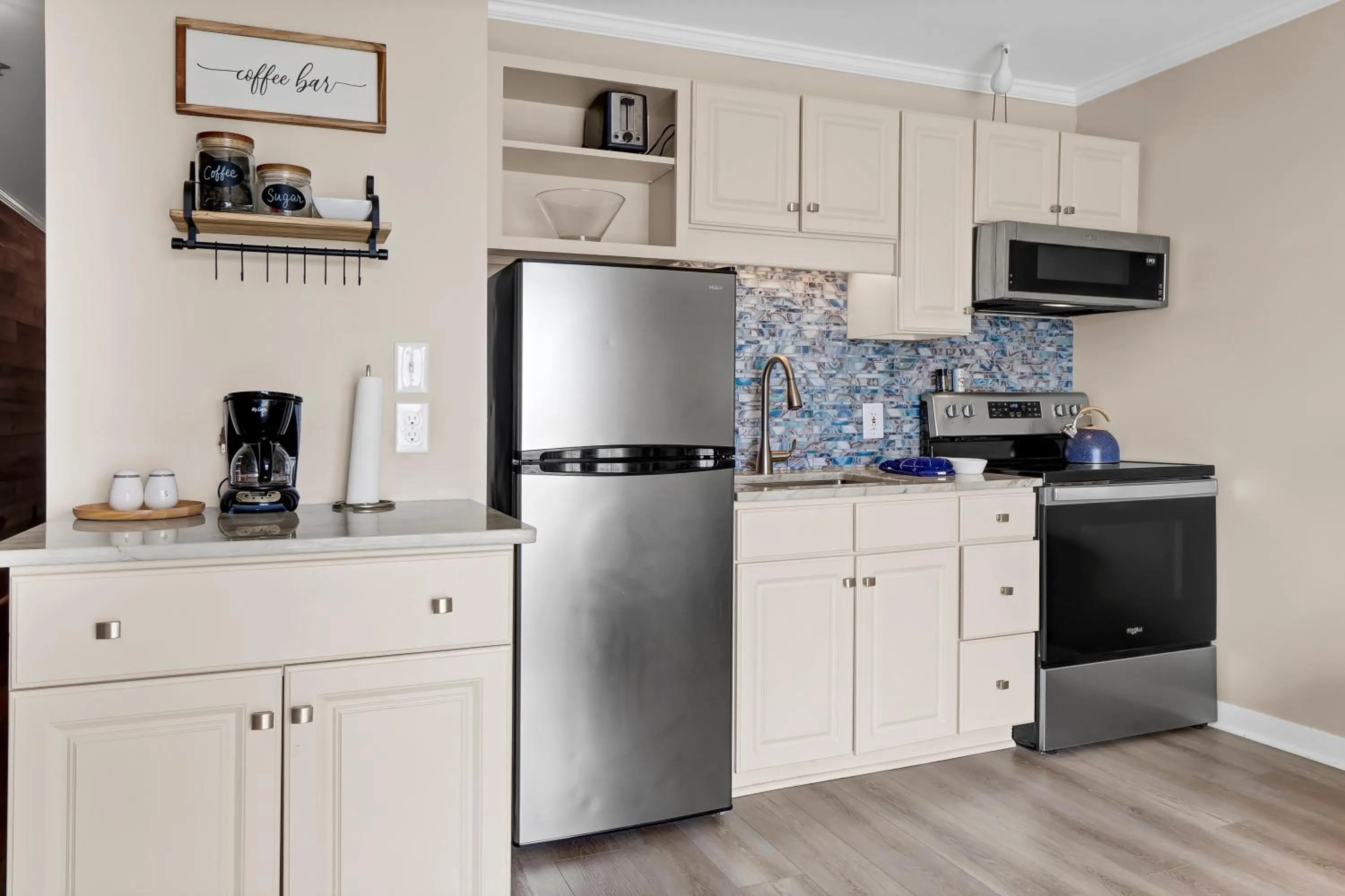 Kitchen or kitchenette in Sandpeddler Inn and Suites