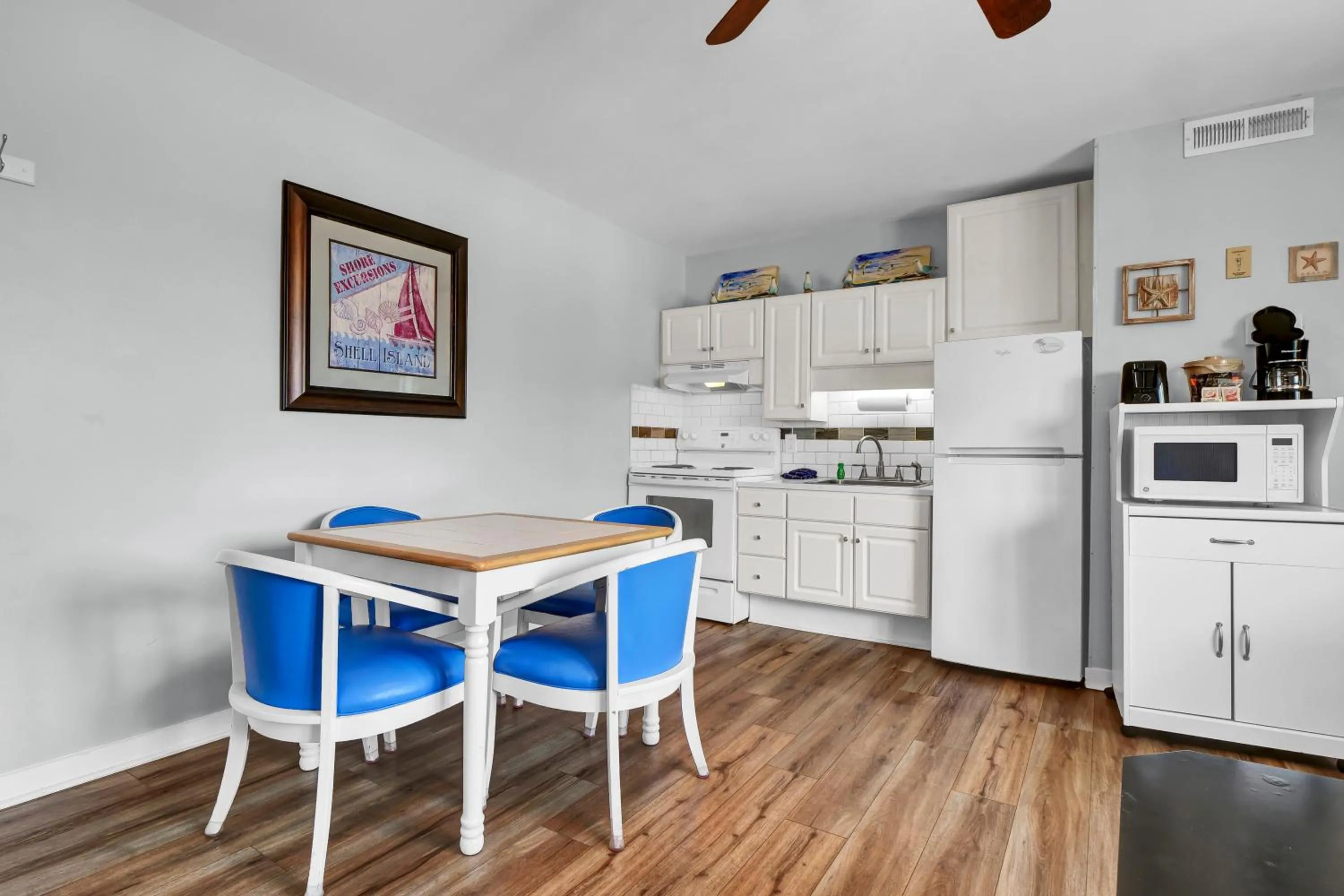Kitchen or kitchenette in Sandpeddler Inn and Suites